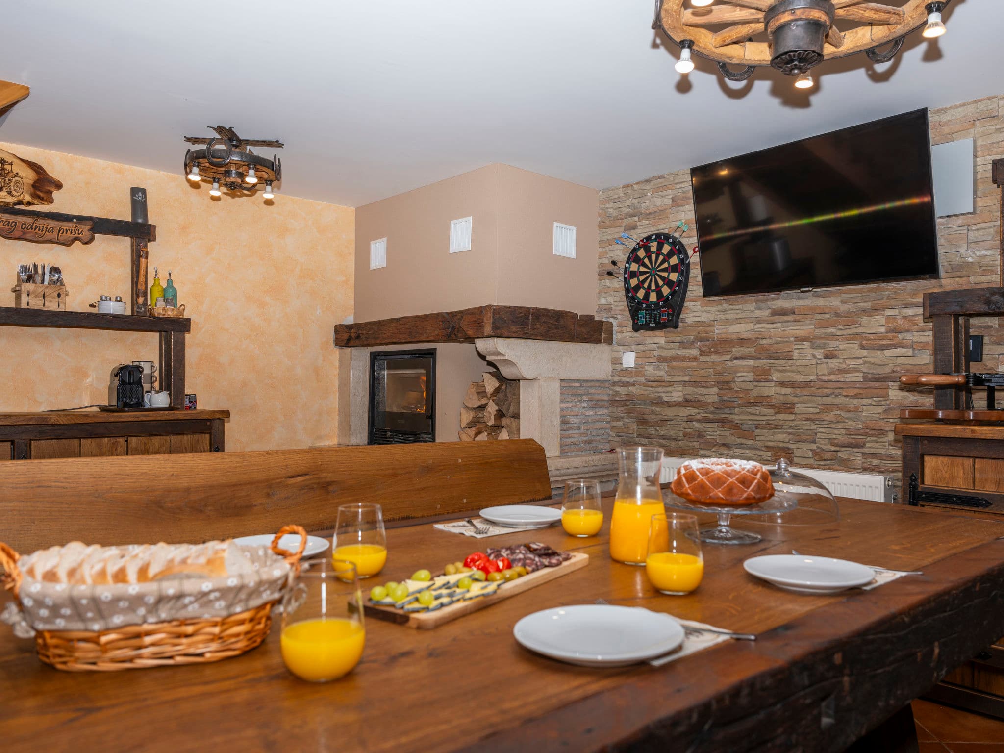 Kitchen / Dining Room