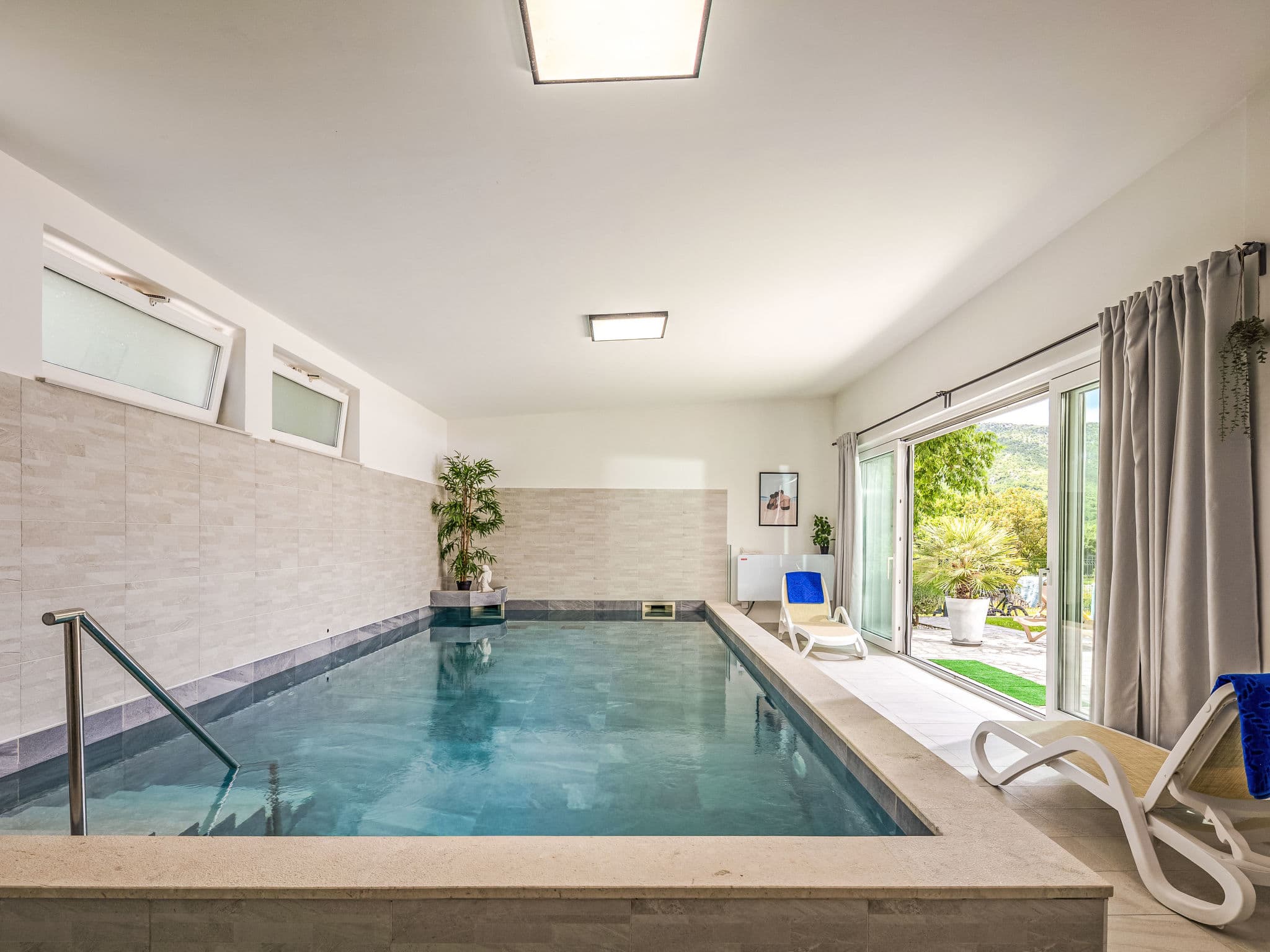 Pool Indoor