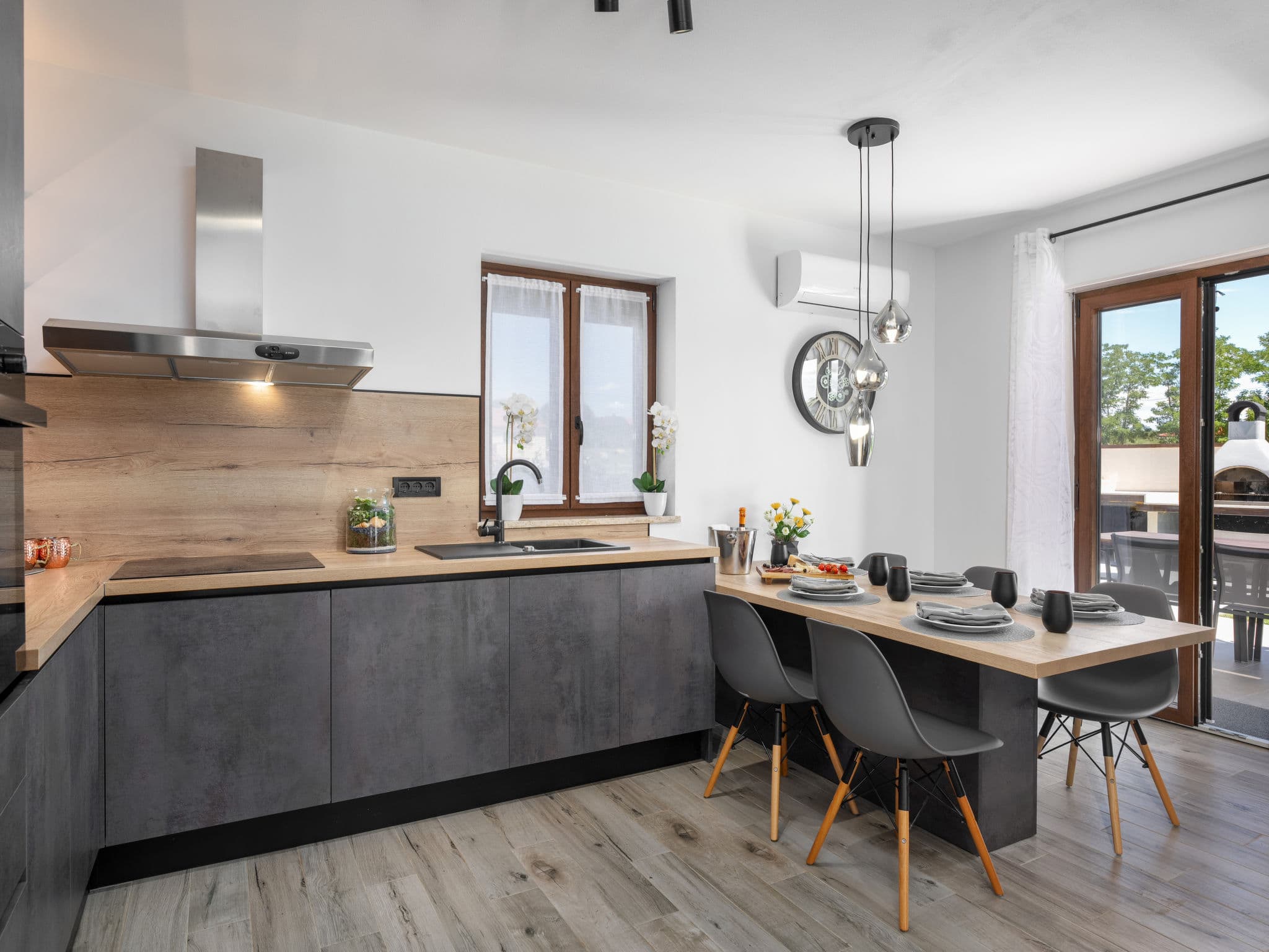 Kitchen / Dining Room