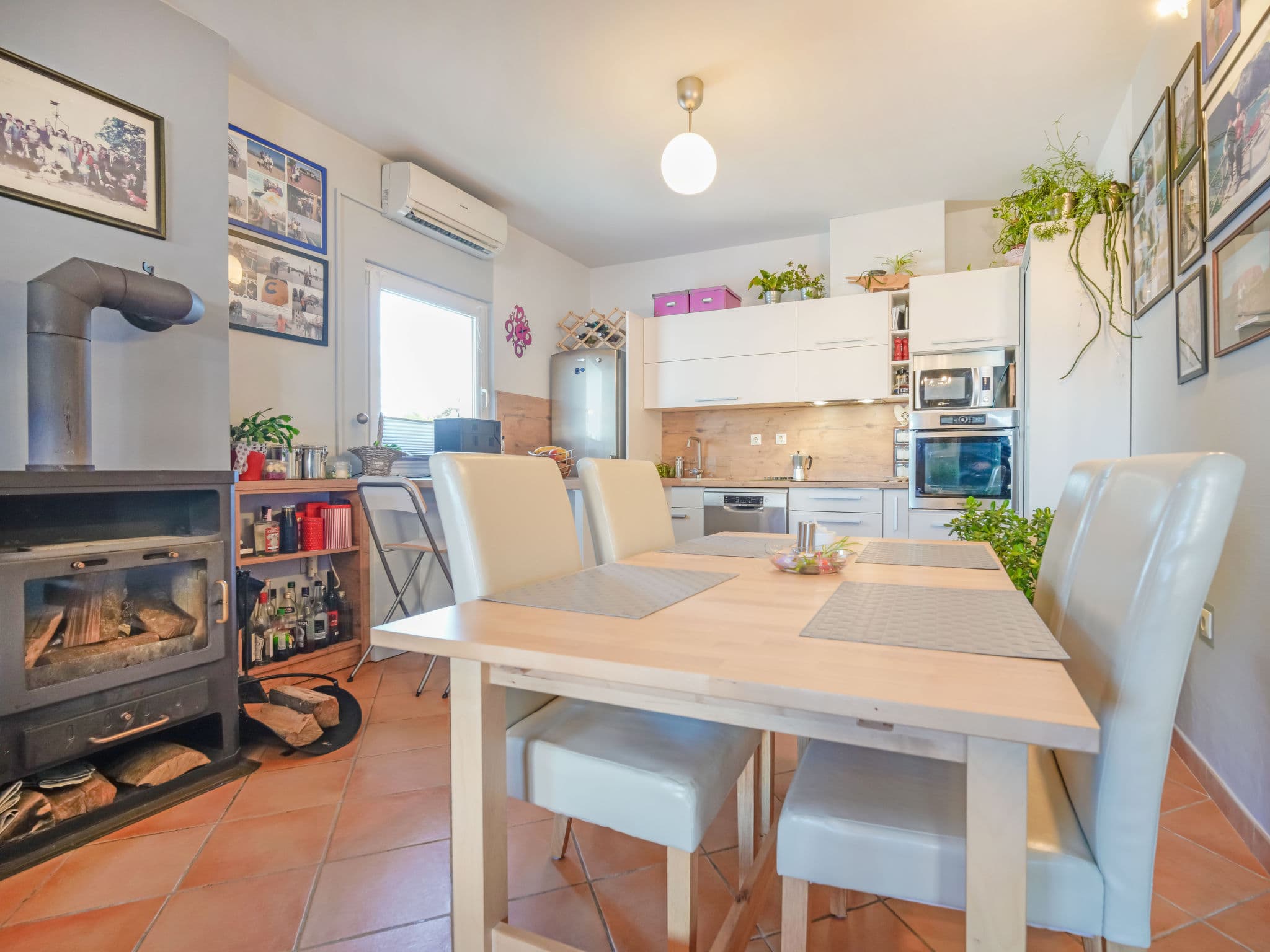 Kitchen / Dining Room