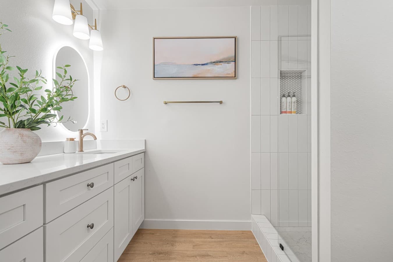 En Suite bathroom: Clean, modern, and stocked with what you need.