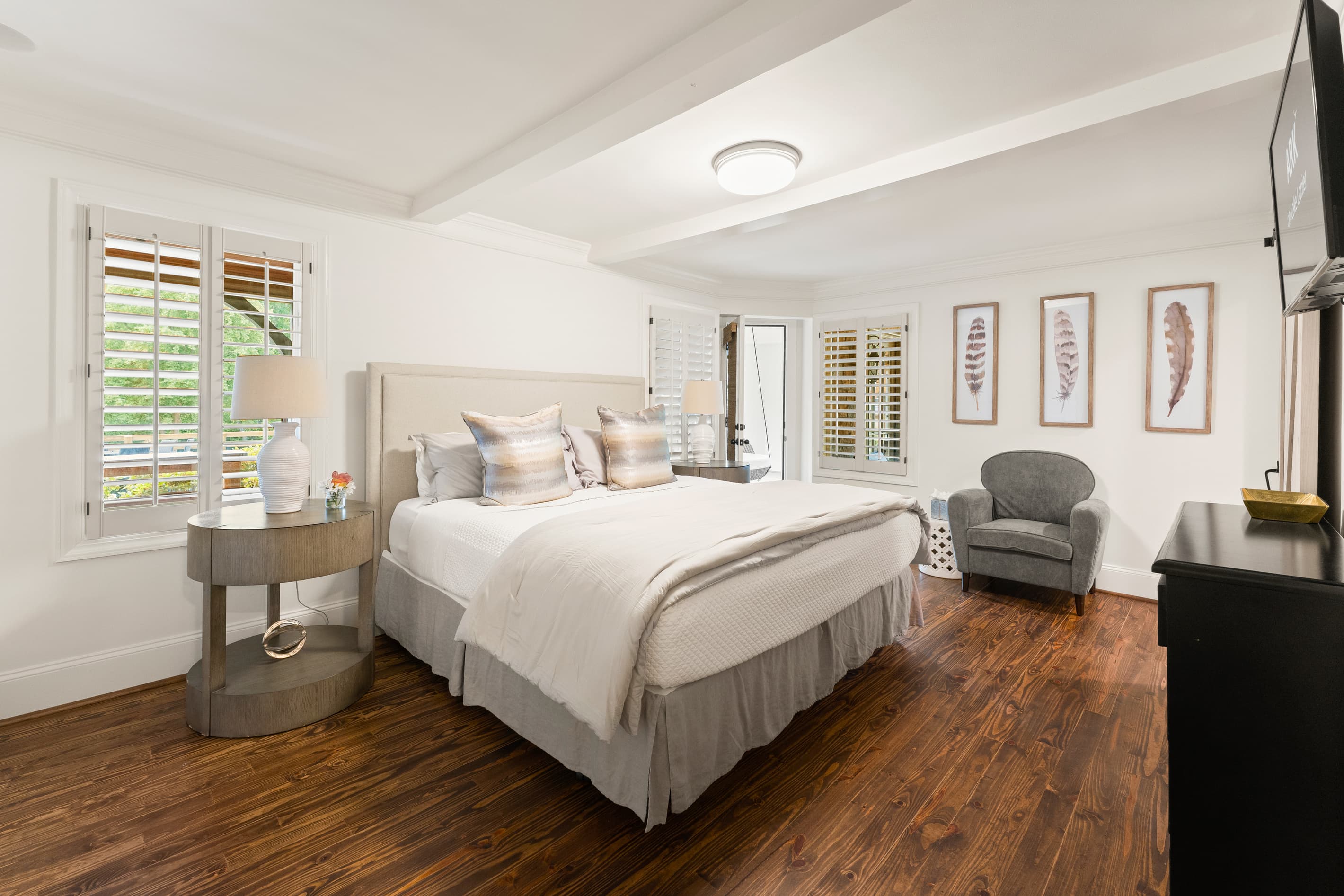 The Rooster Room - King Bed En Suite with TV 