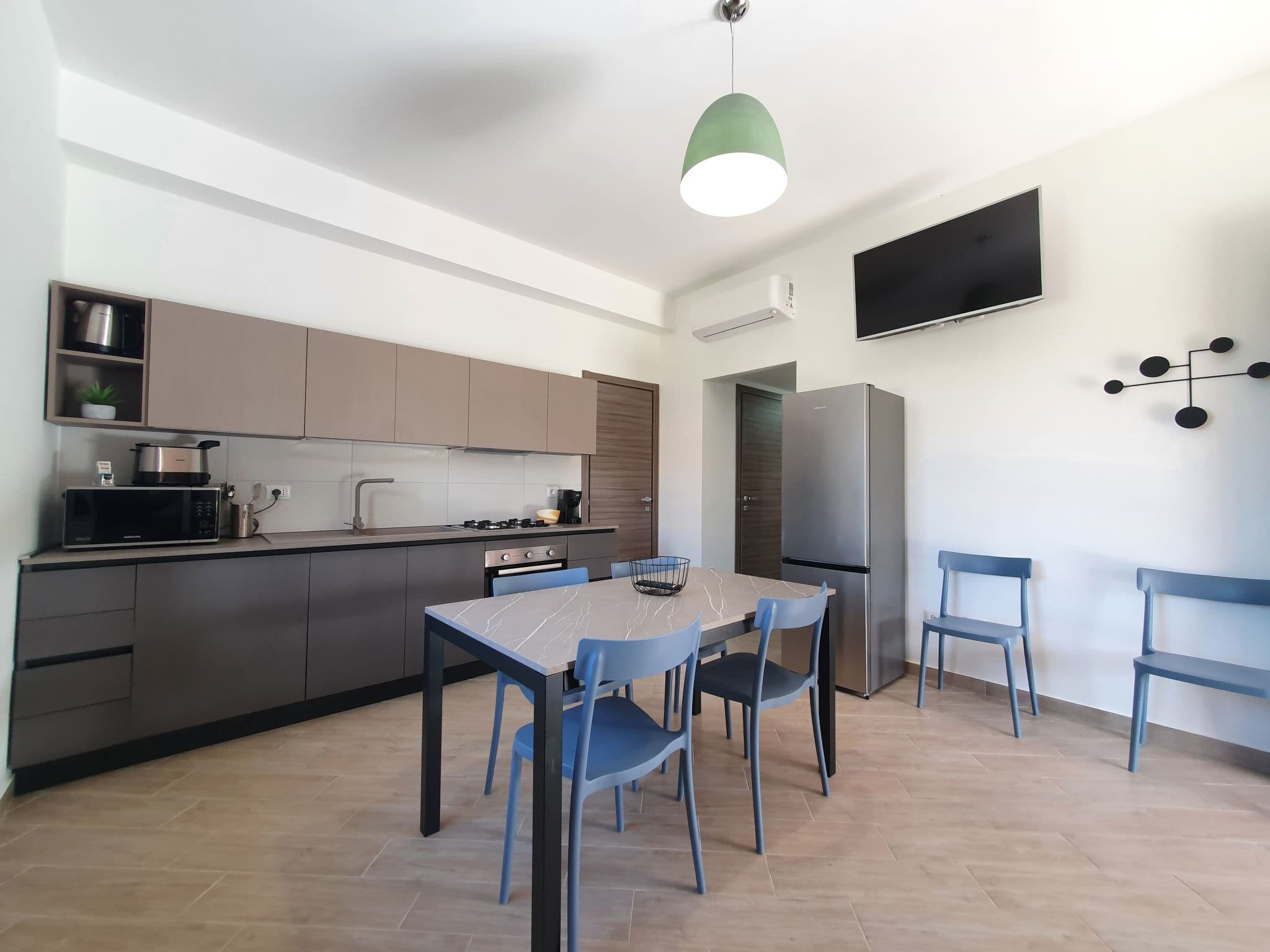 Kitchen / Dining Room