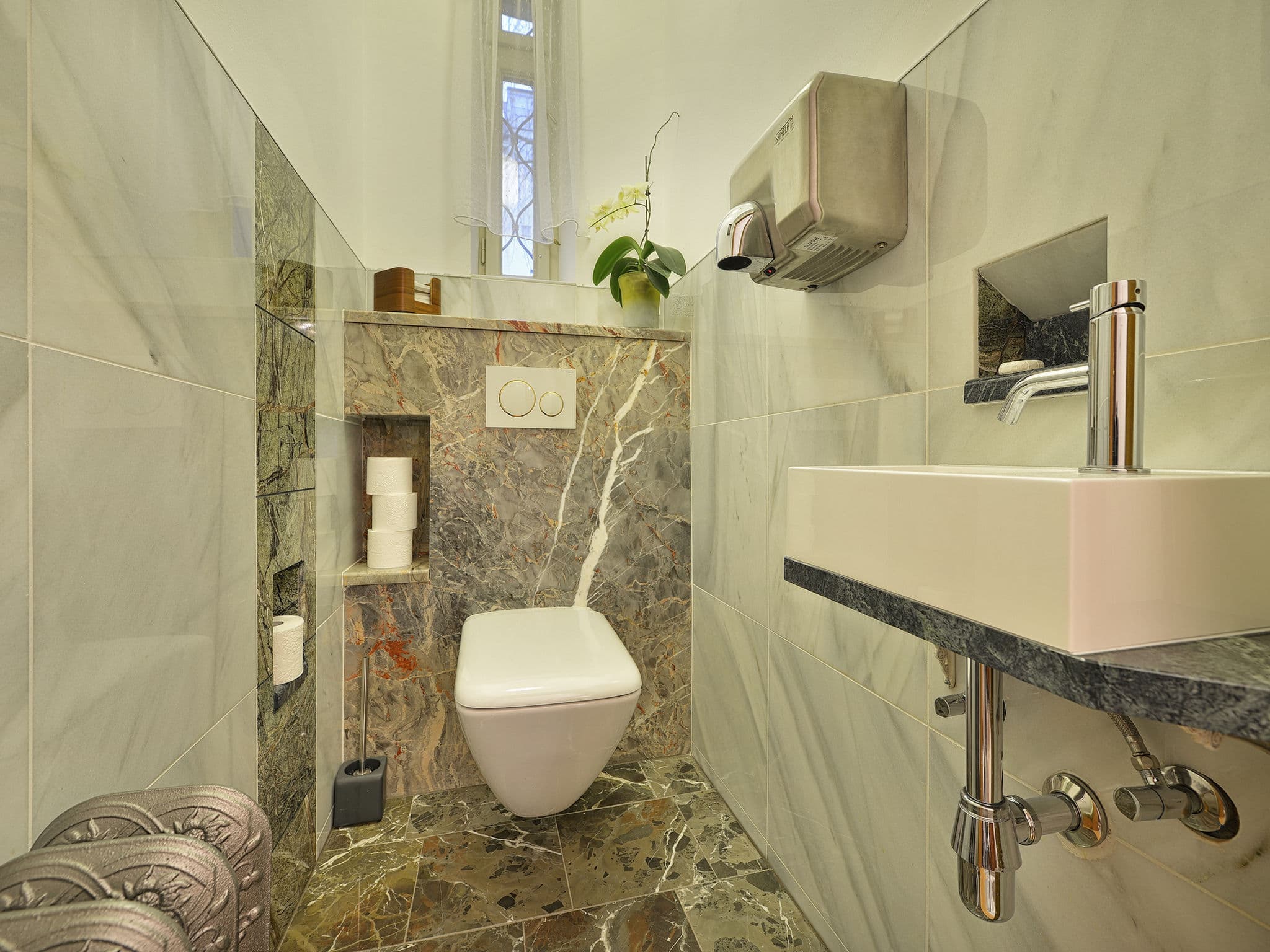 Bathroom / Wellness