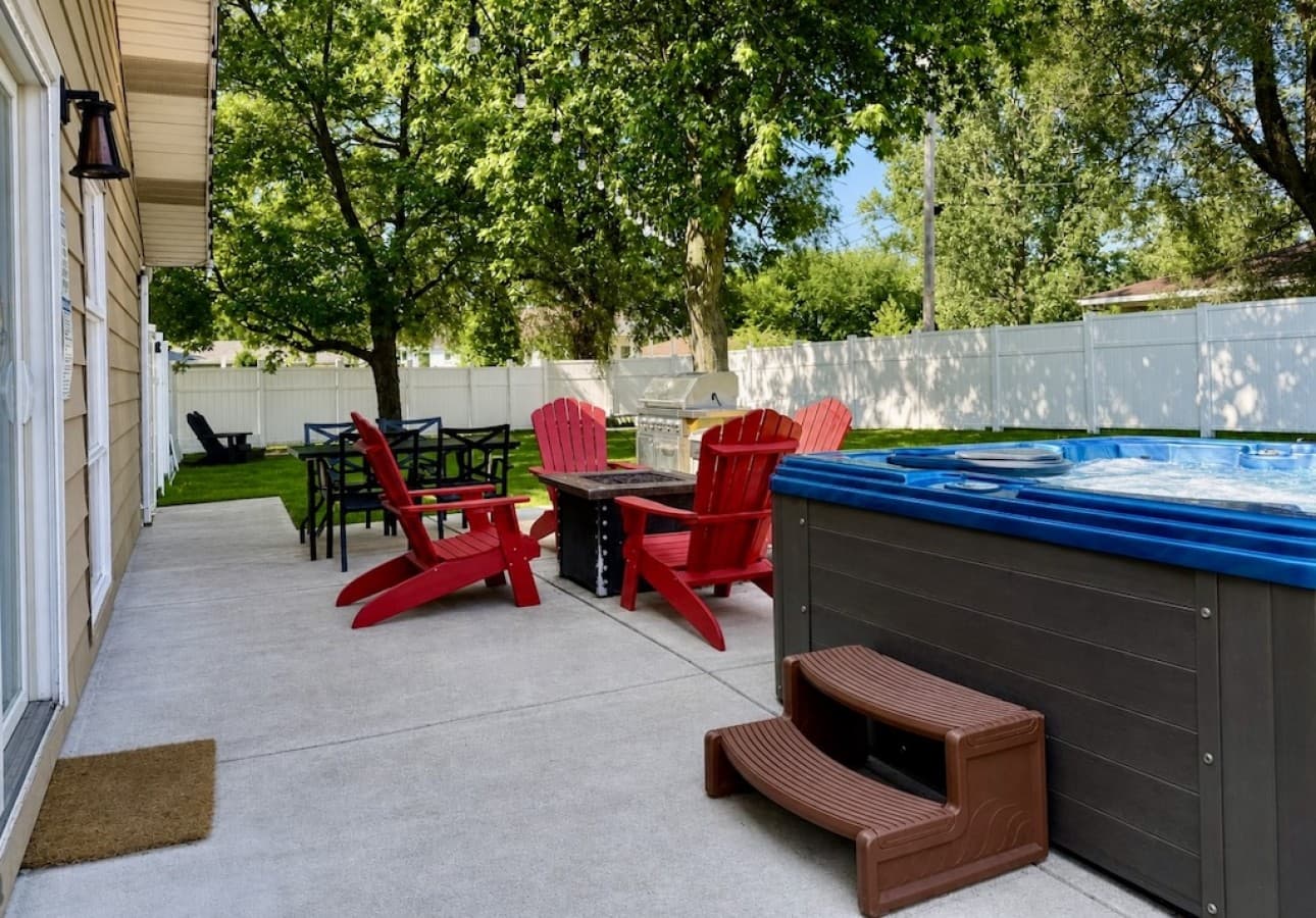 miller-beach-vacation-rental-hot-tub-patio.jpeg