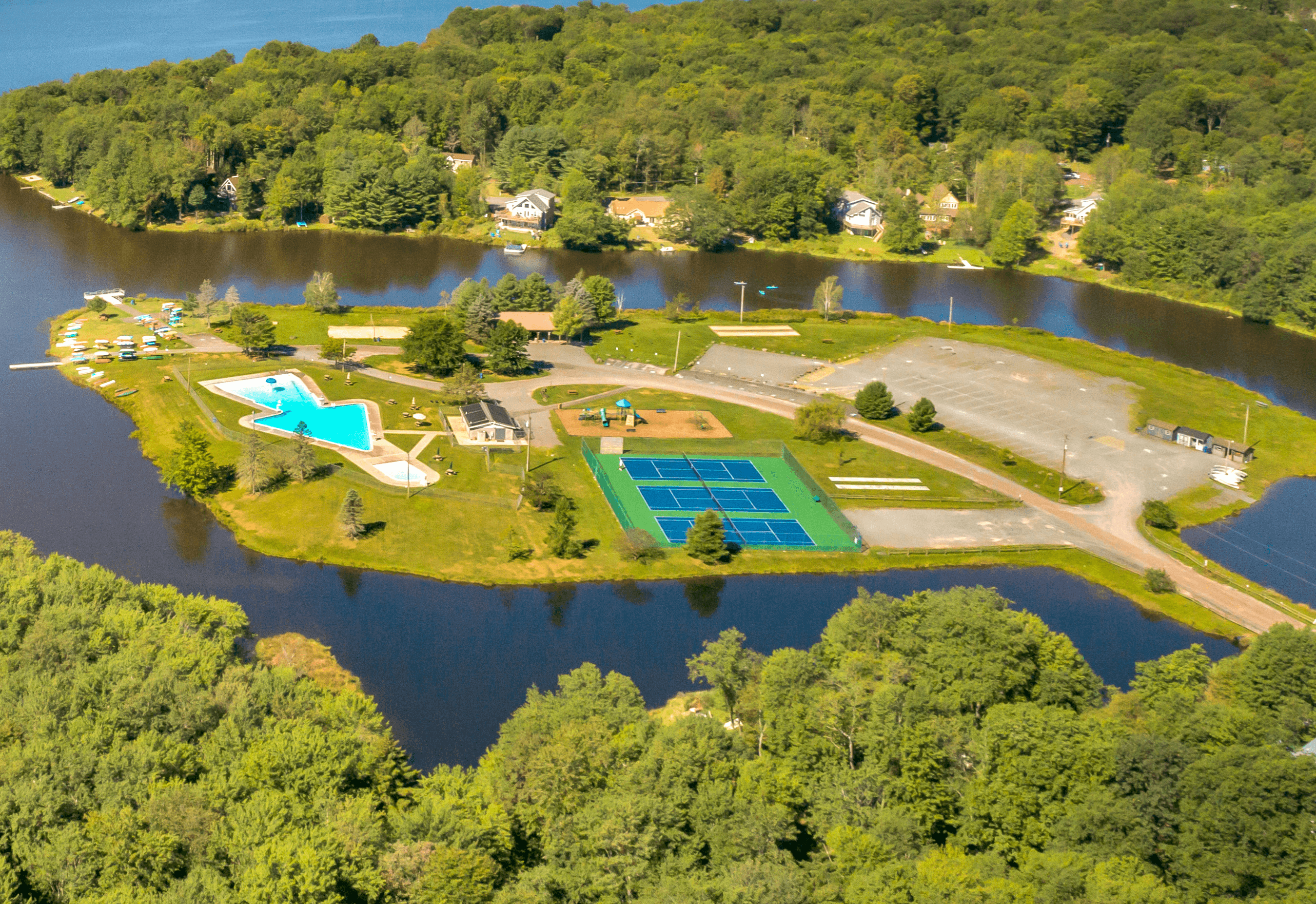Island Complex - Community Amenity - Arrowhead Lake - Serhii Vacation Rentals