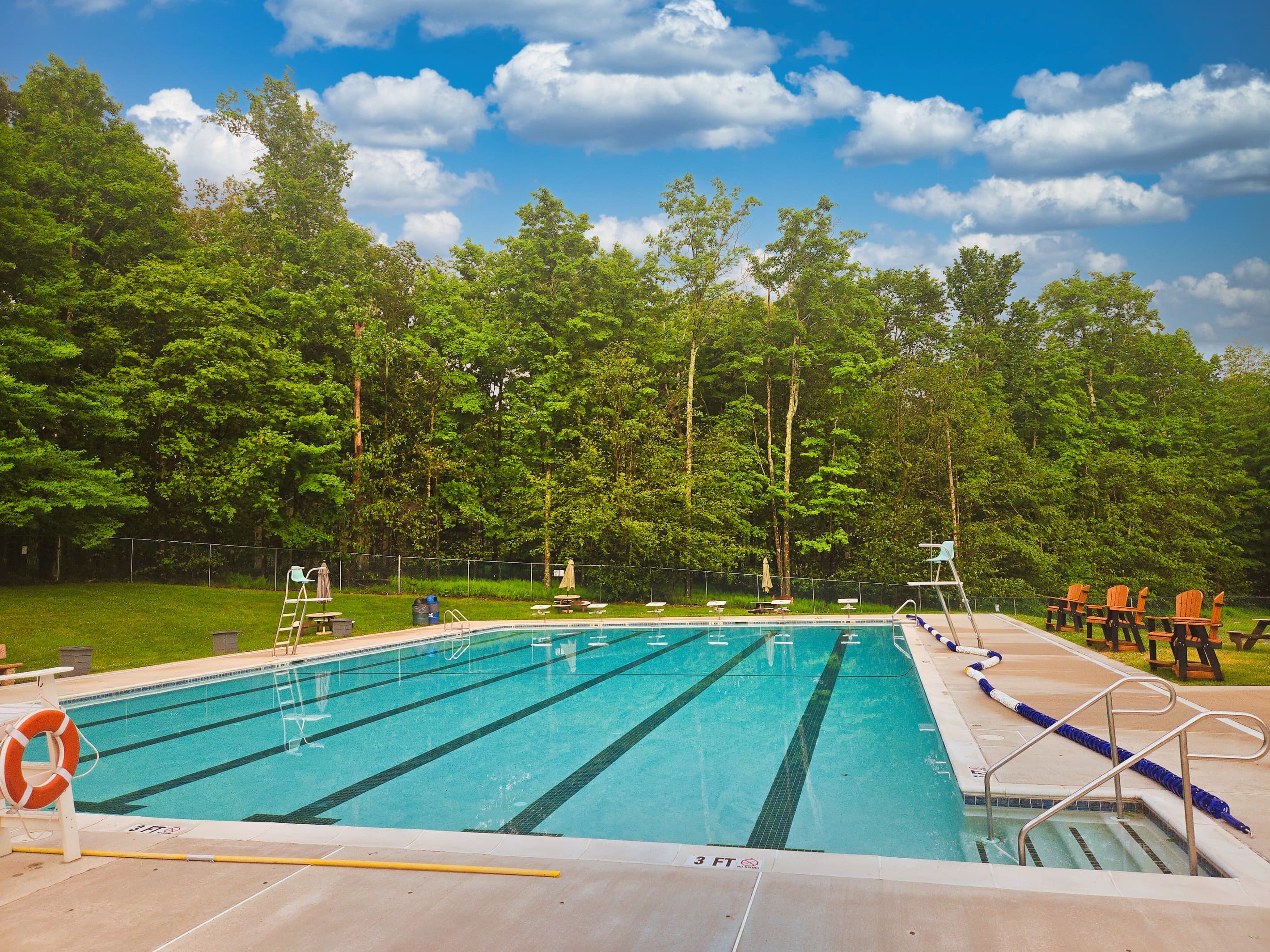 Community pool (seasonal) - Community Amenity - Arrowhead Lake - Serhii Vacation Rentals