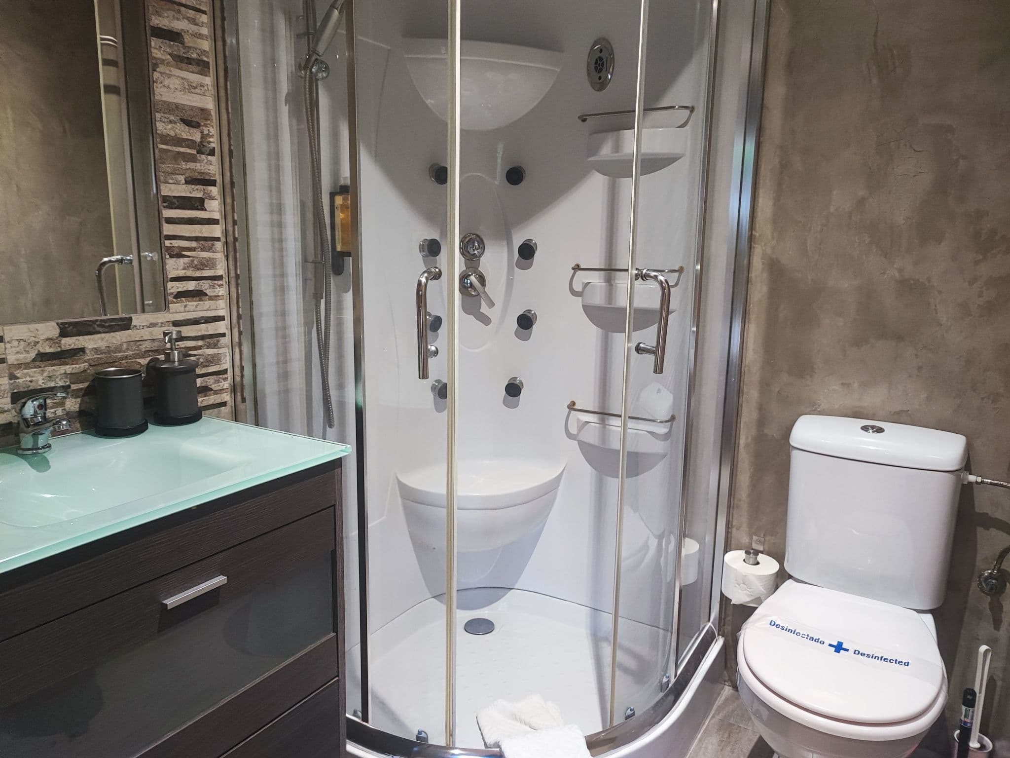 Bathroom / Wellness
