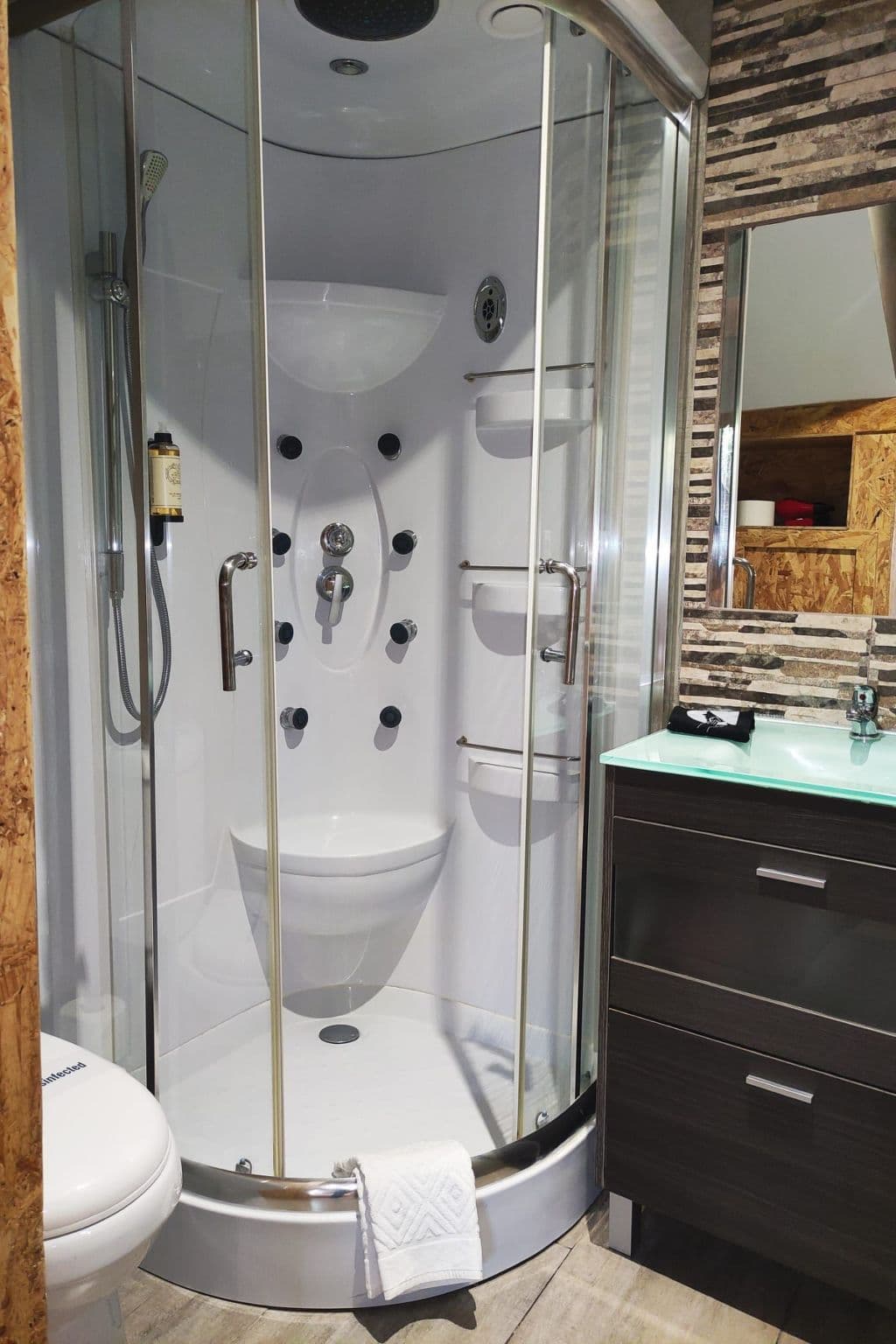 Bathroom / Wellness