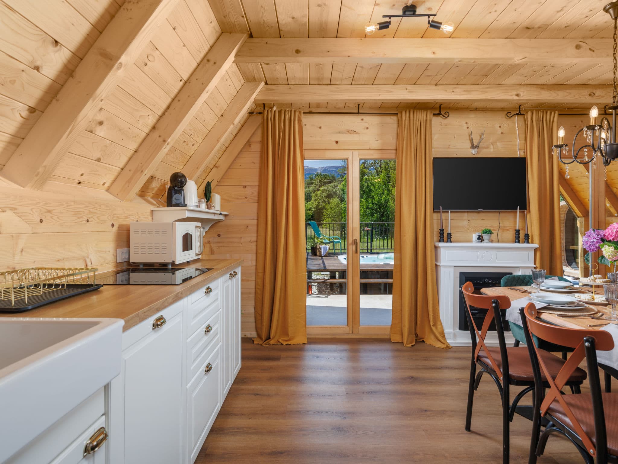 Kitchen / Dining Room