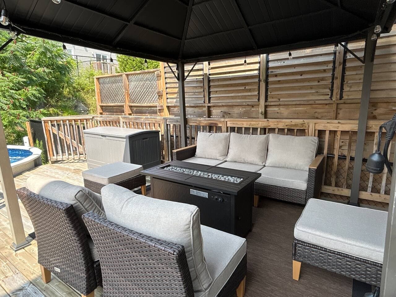 Outdoor lounge area with fire pit