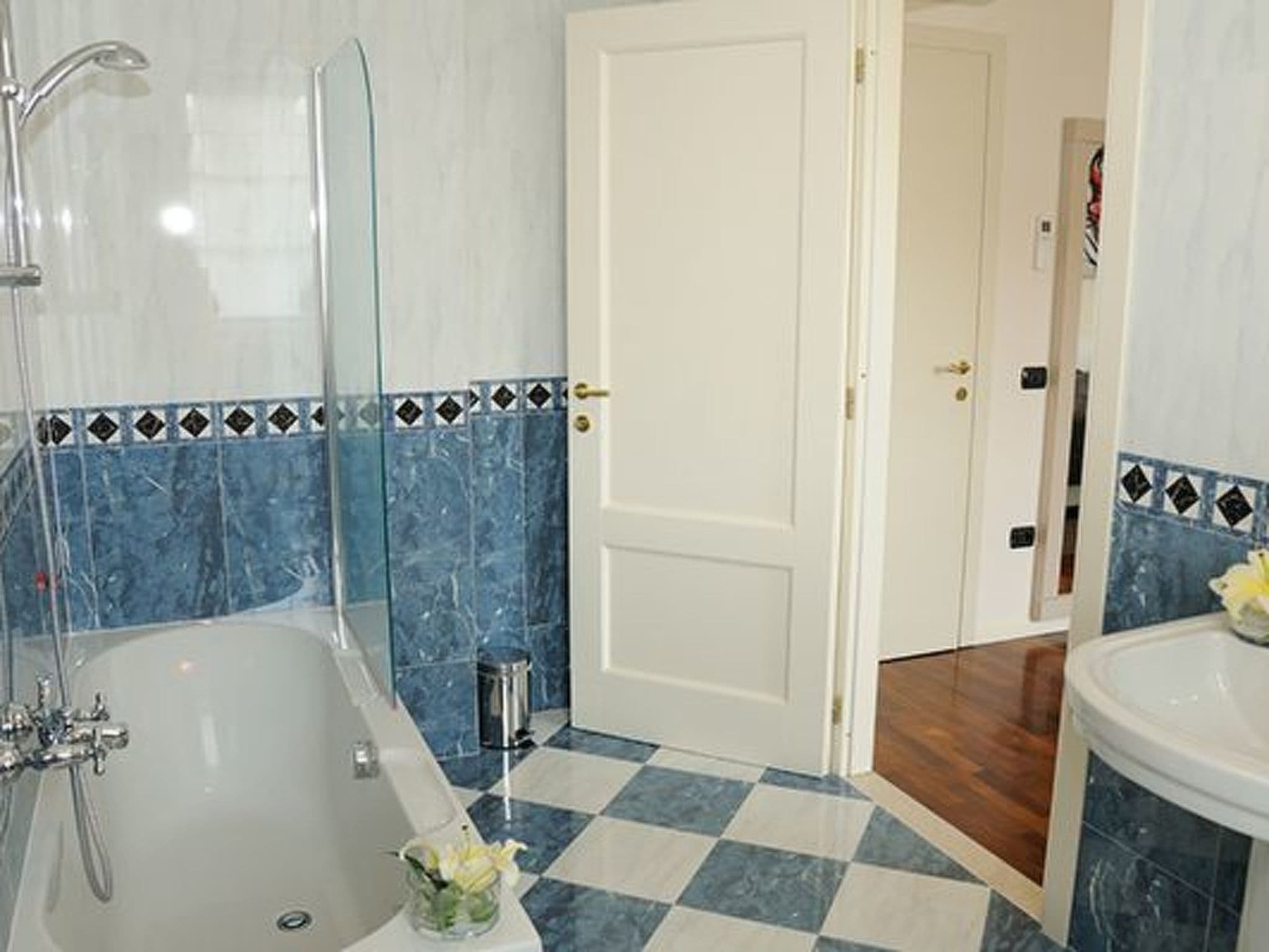 Gallery Image 15
