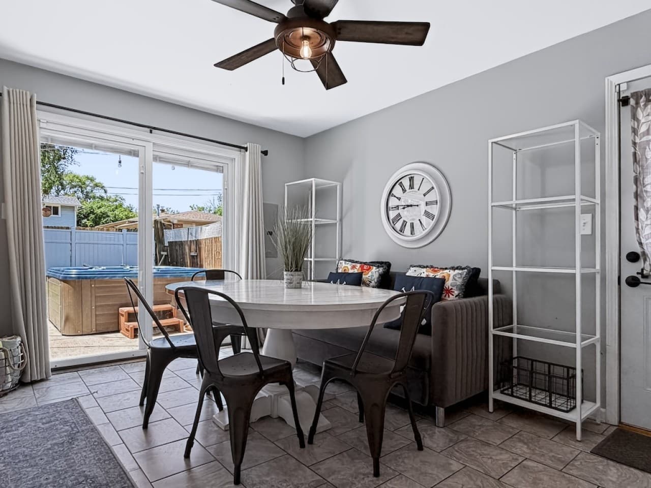 sandhill-flat-dining-room-hot-tub-access.jpg