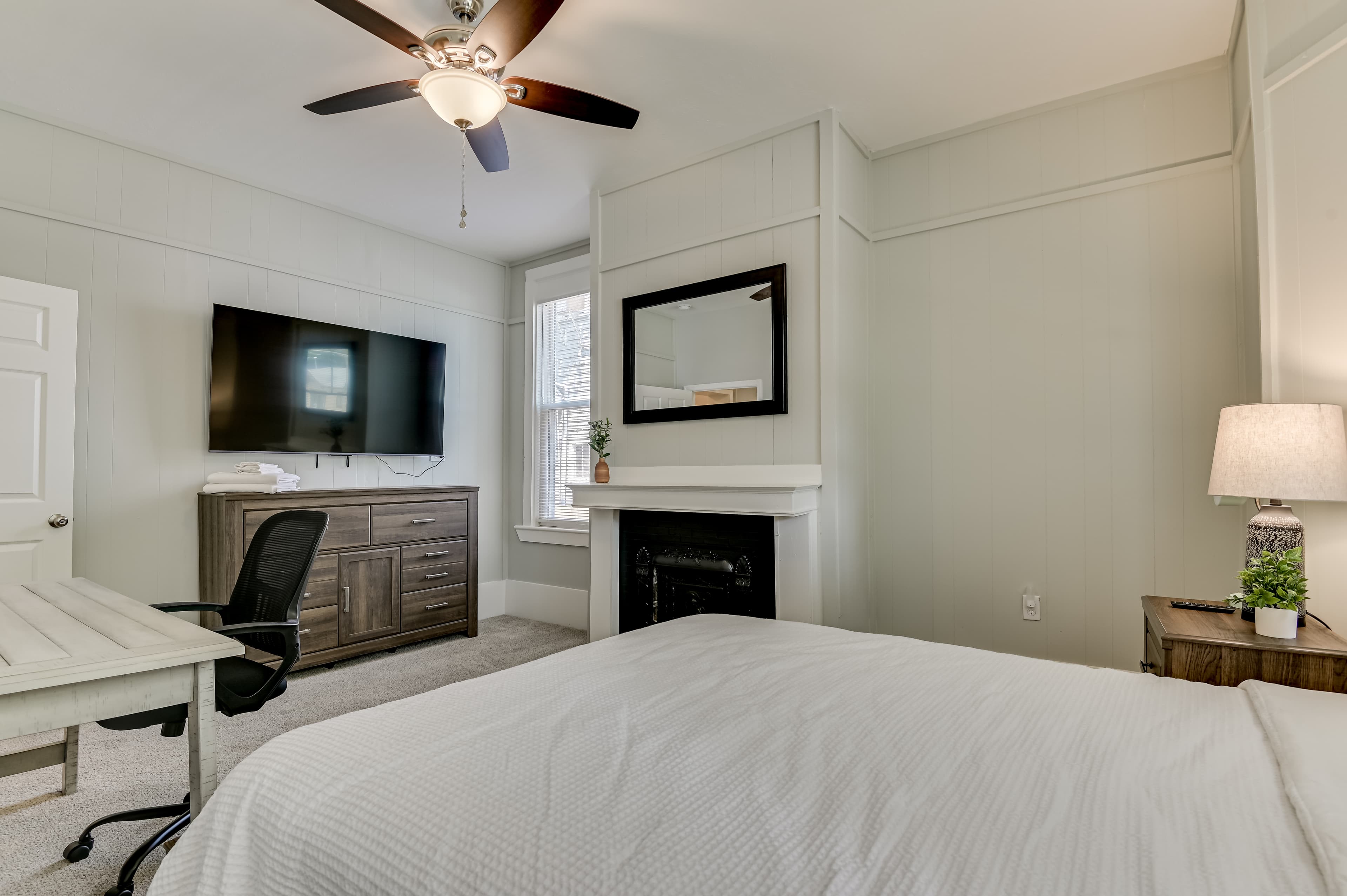 Queen Bedroom