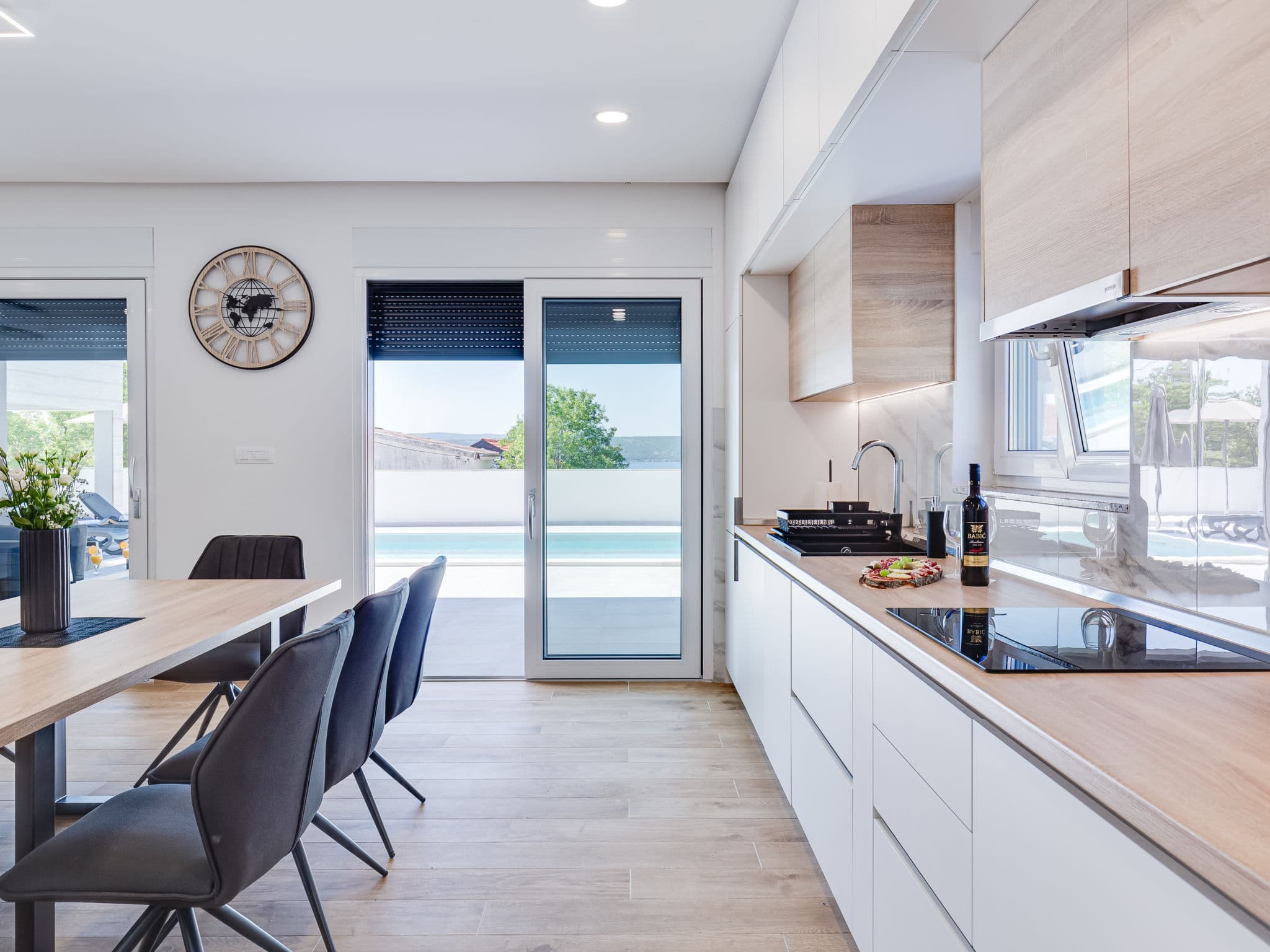 Kitchen / Dining Room