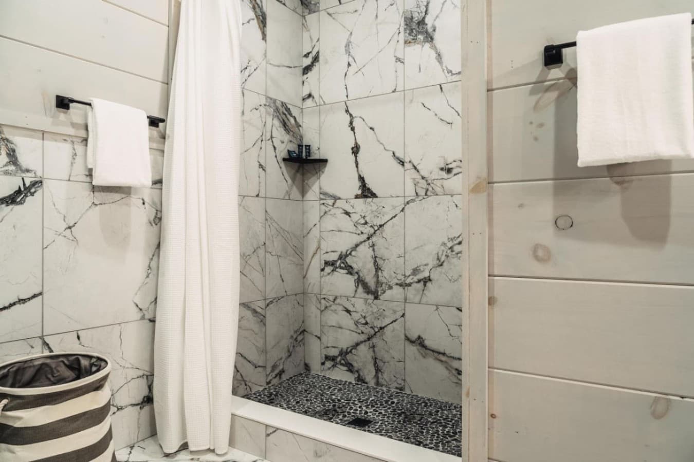 Master Bedroom Bathroom (Main Floor) Walk-in Shower