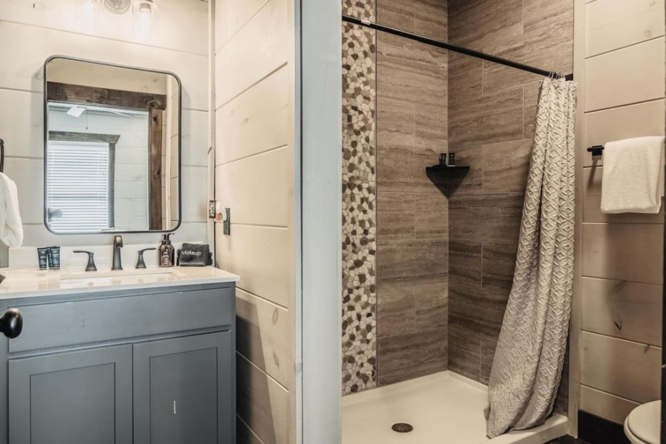 Queen Bedroom 1 (Main Floor) Bathroom