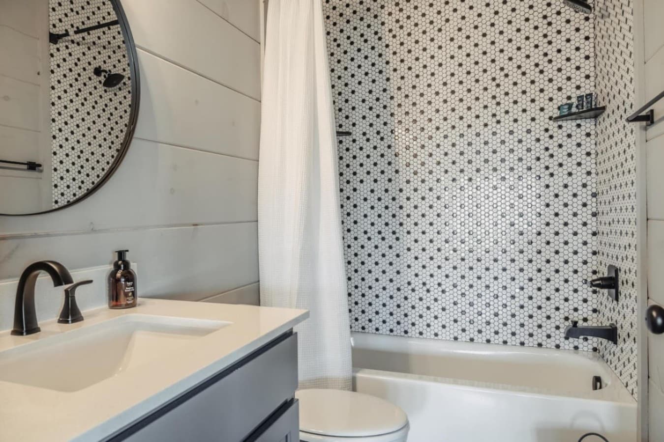 Additional Bathroom (Upstairs)