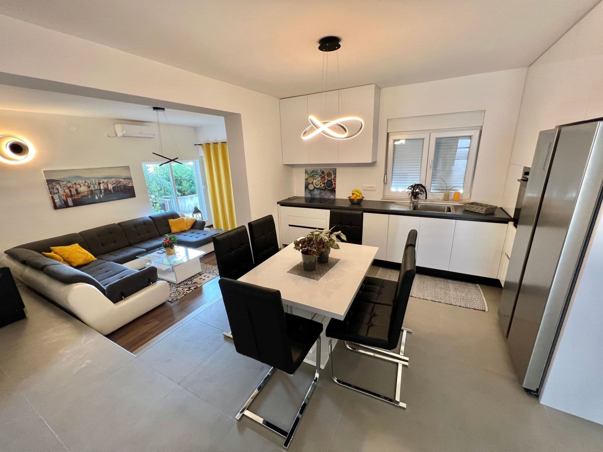 Kitchen / Dining Room