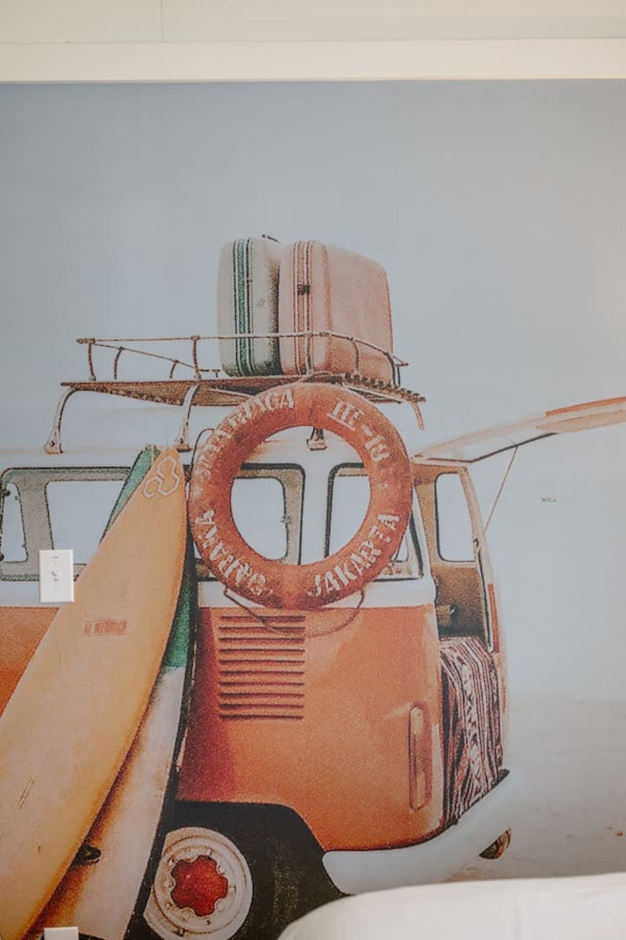Coastal-inspired wall art adding character & a beachy focal point to the room.