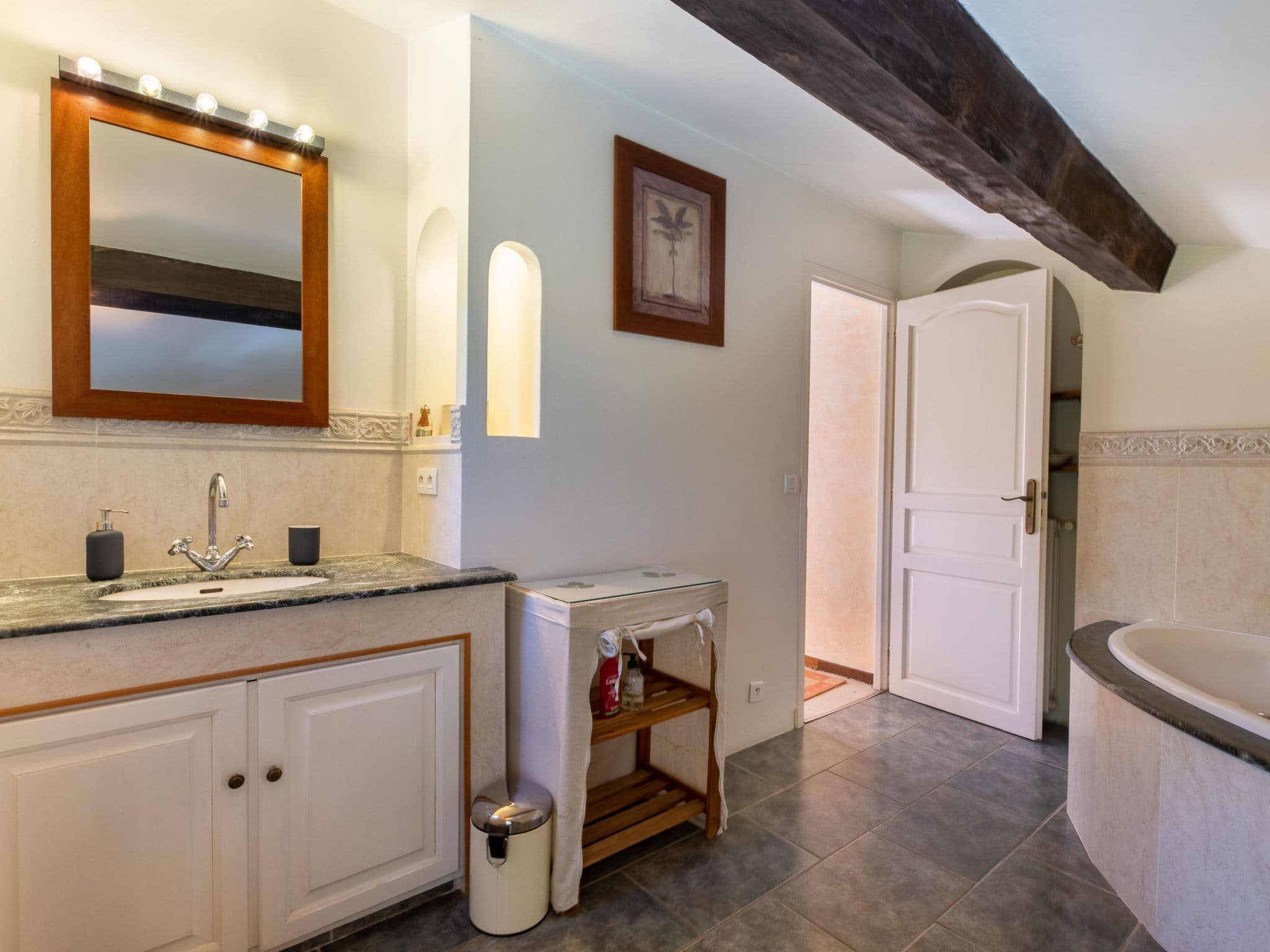 Bathroom / Wellness