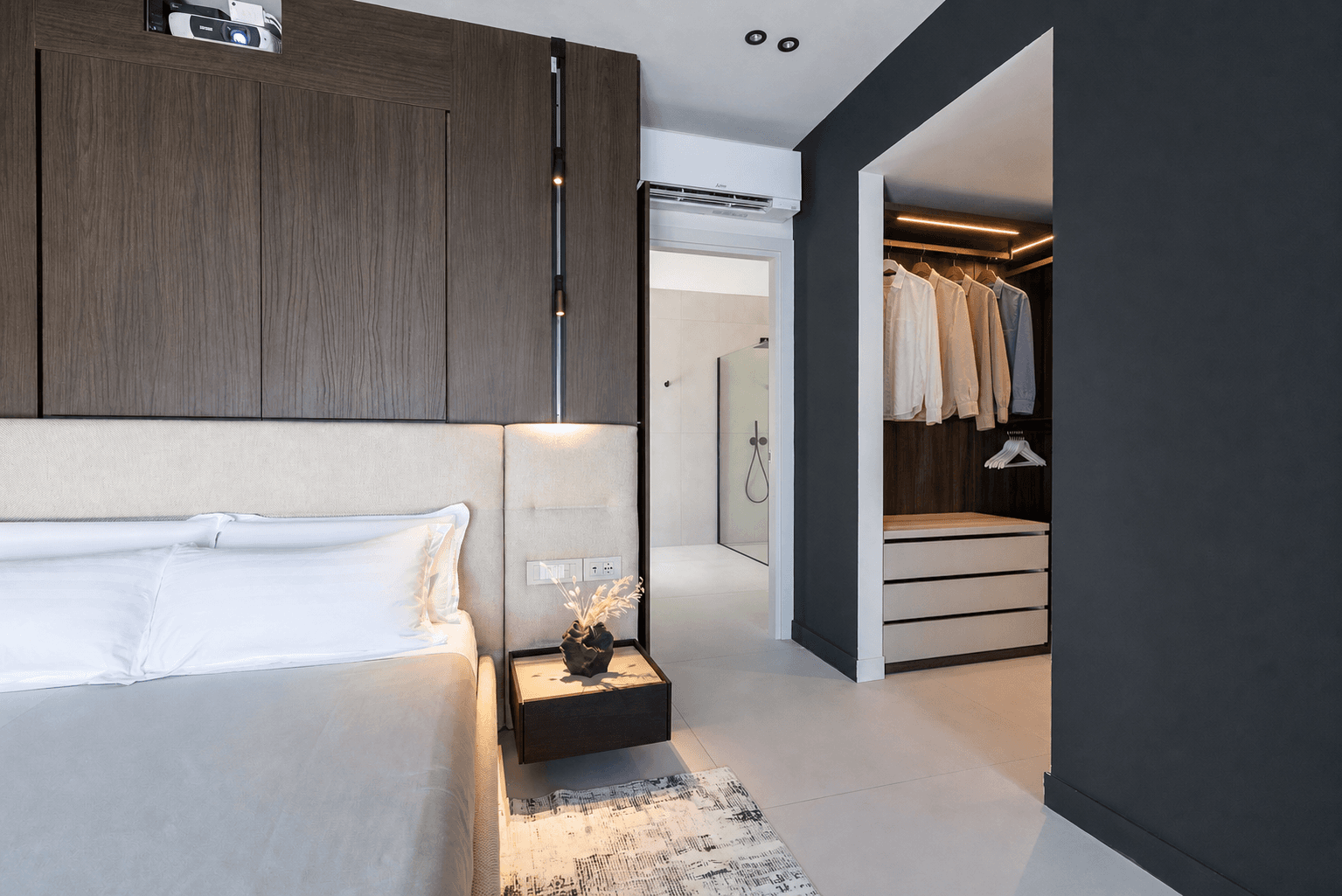 Villa aramis king bedroom walk in closet ensuite terrace