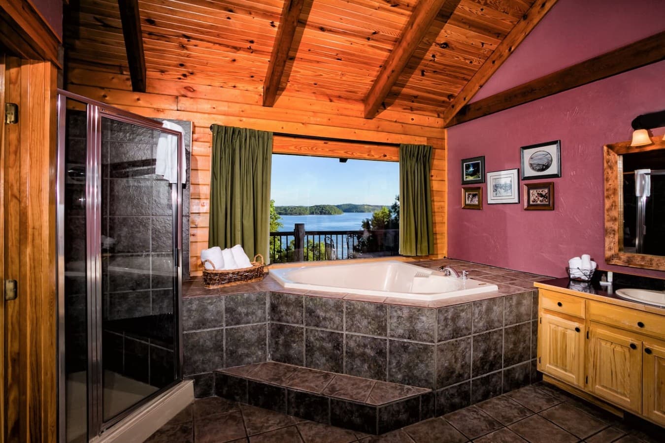 Large Jetted tub with view