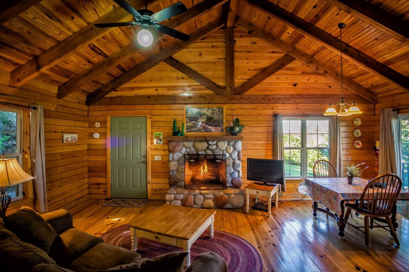 Romantic Cabin for 2 adults. No children allowed .