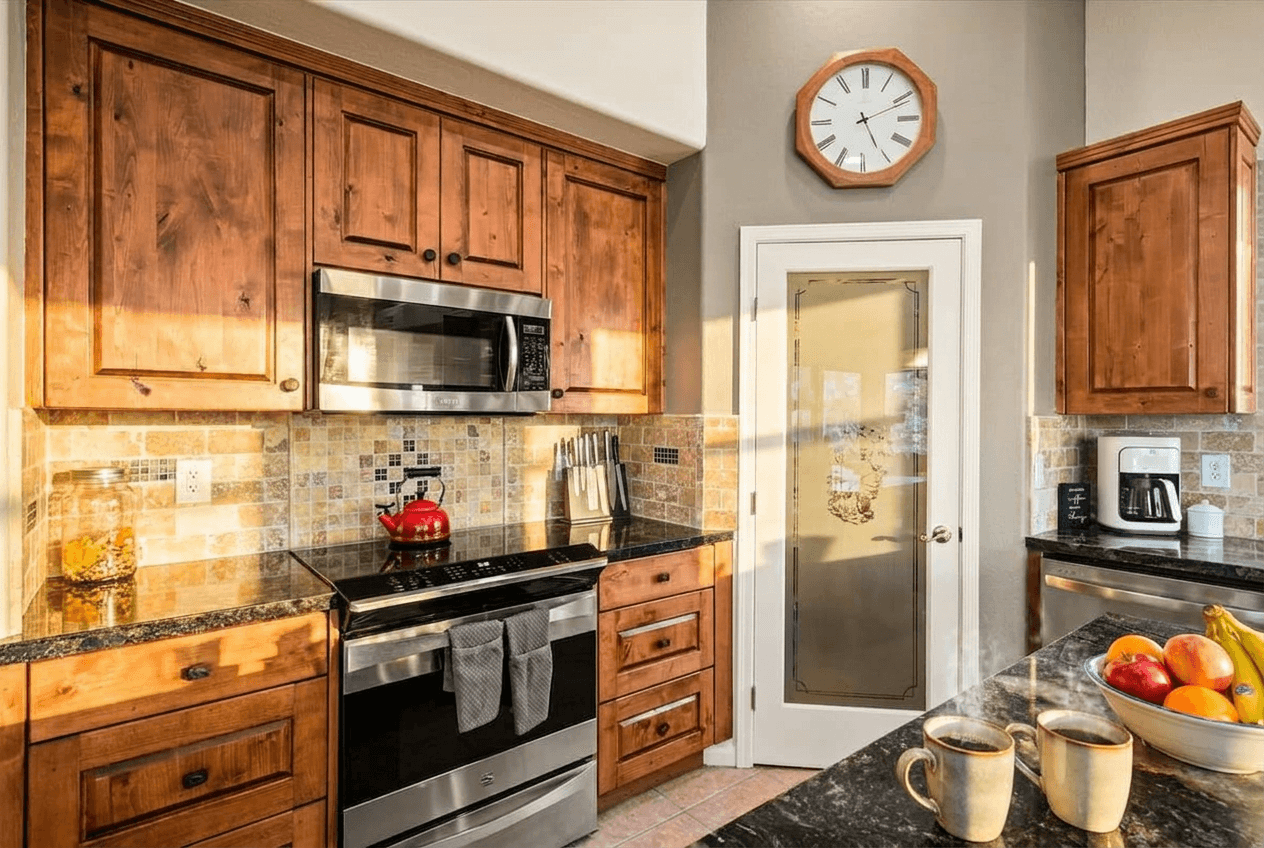 Quality appliances and a large pantry to house all of your groceries. You will also find many useful items so you do not have to buy everything!