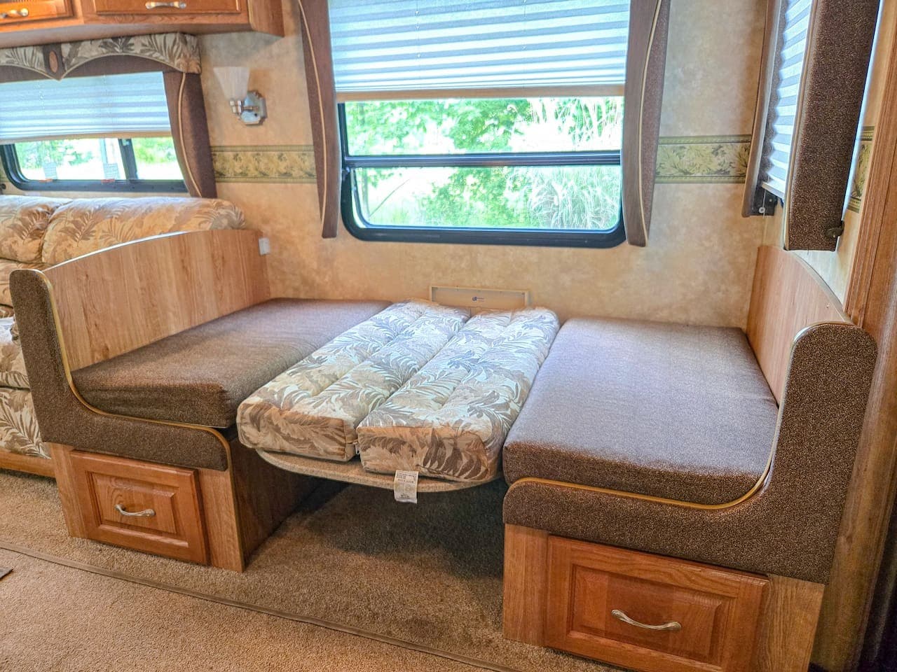The dinette in to a bed