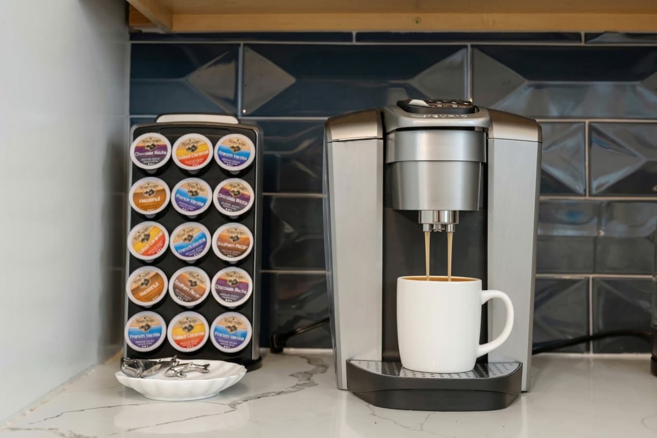 Single-serve coffee maker w/ pod selection for quick, no-fuss brews anytime.
