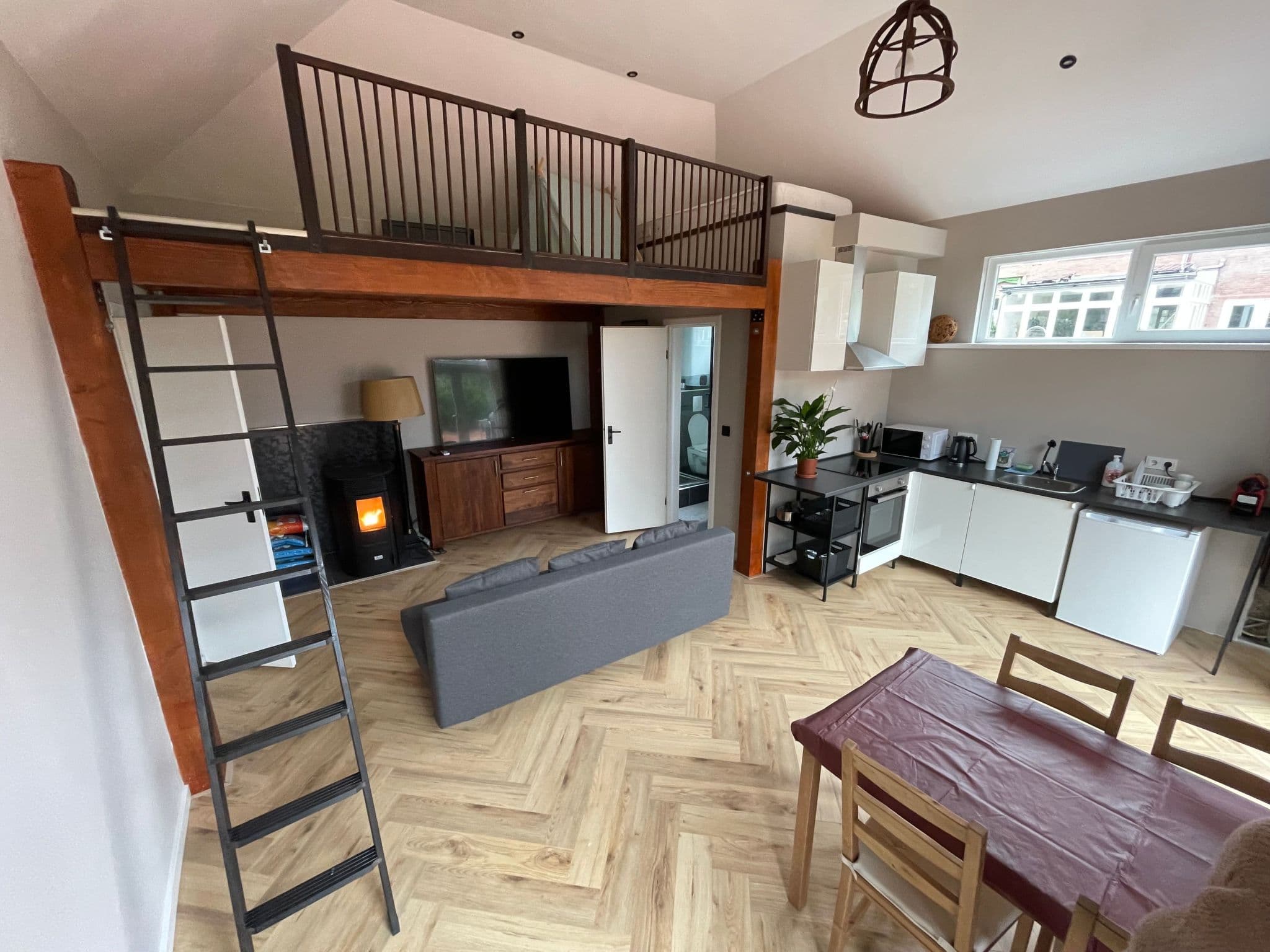 Kitchen / Dining Room