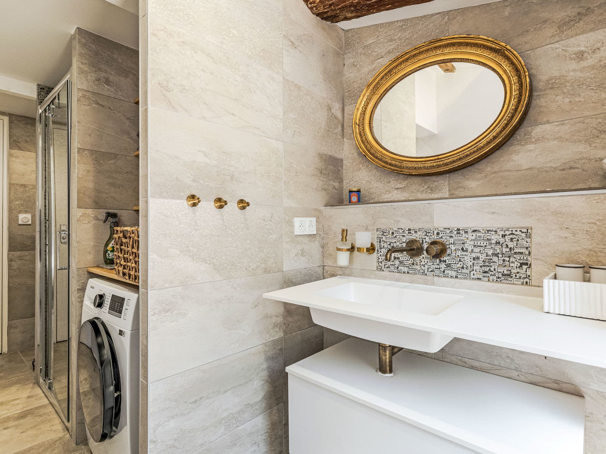 Bathroom / Wellness