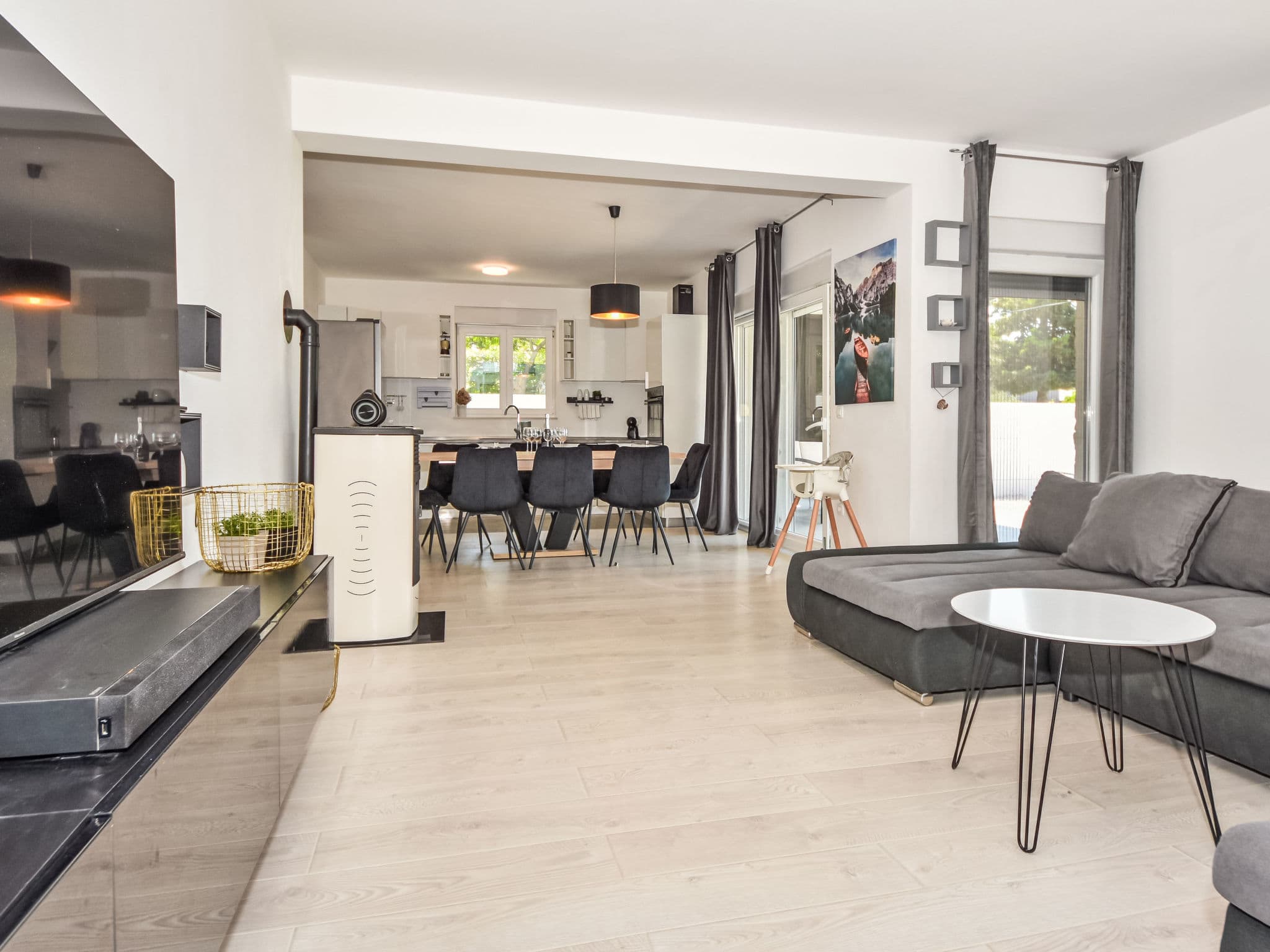 Kitchen / Dining Room