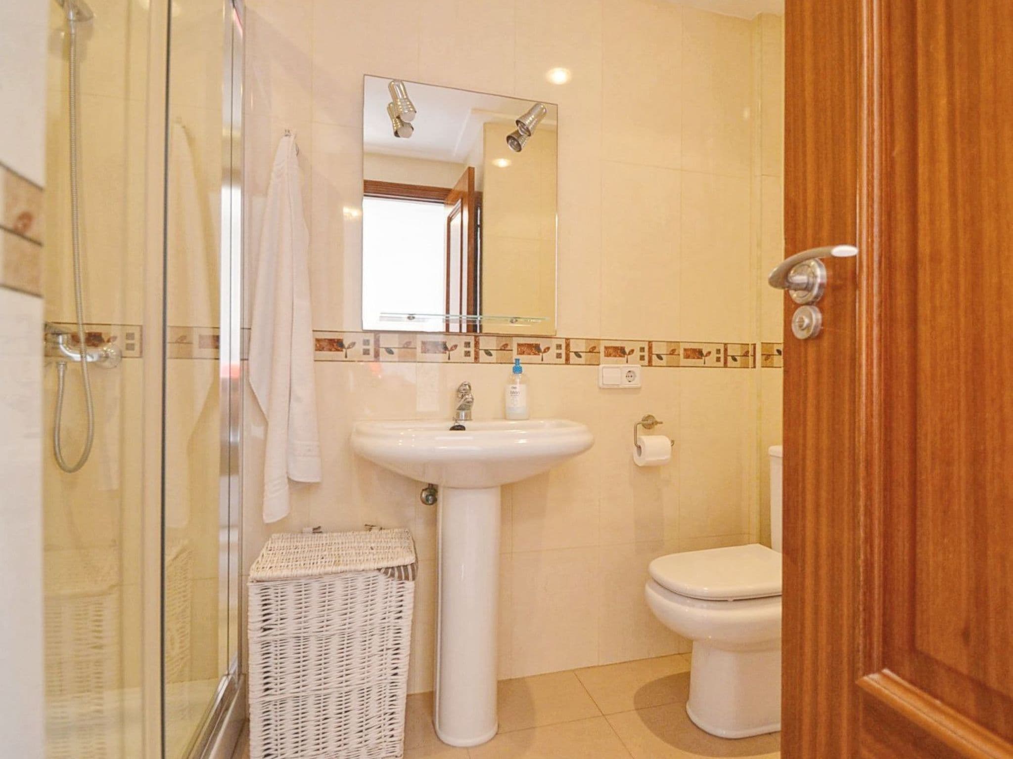 Gallery Image 15