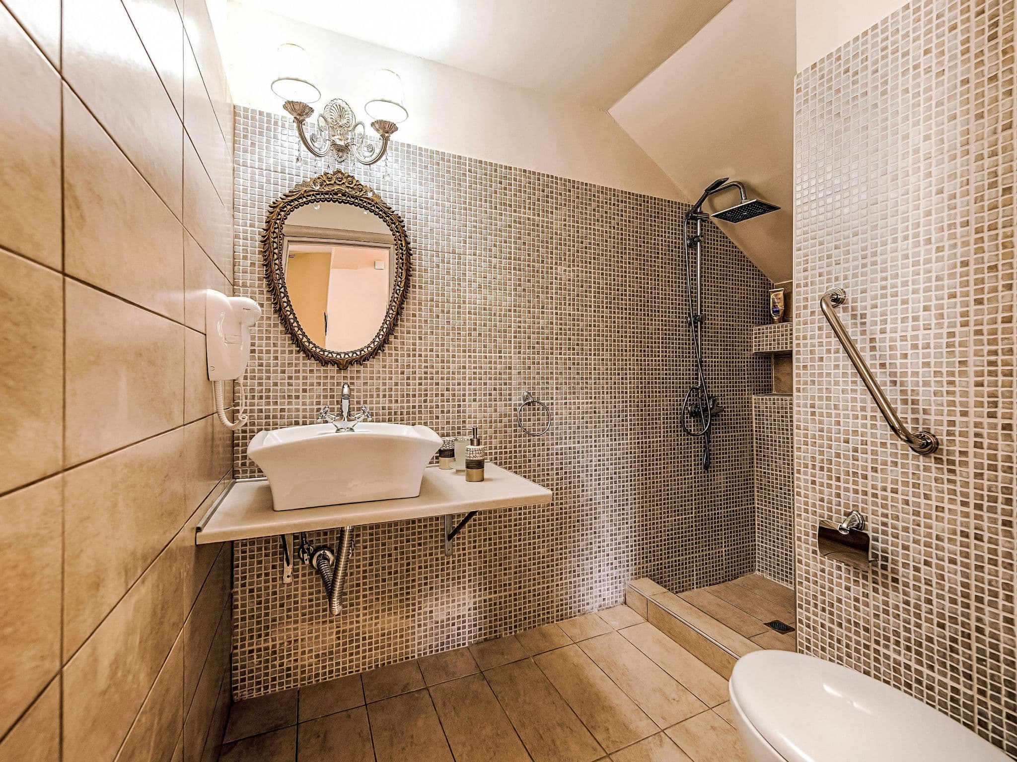 Bathroom / Wellness