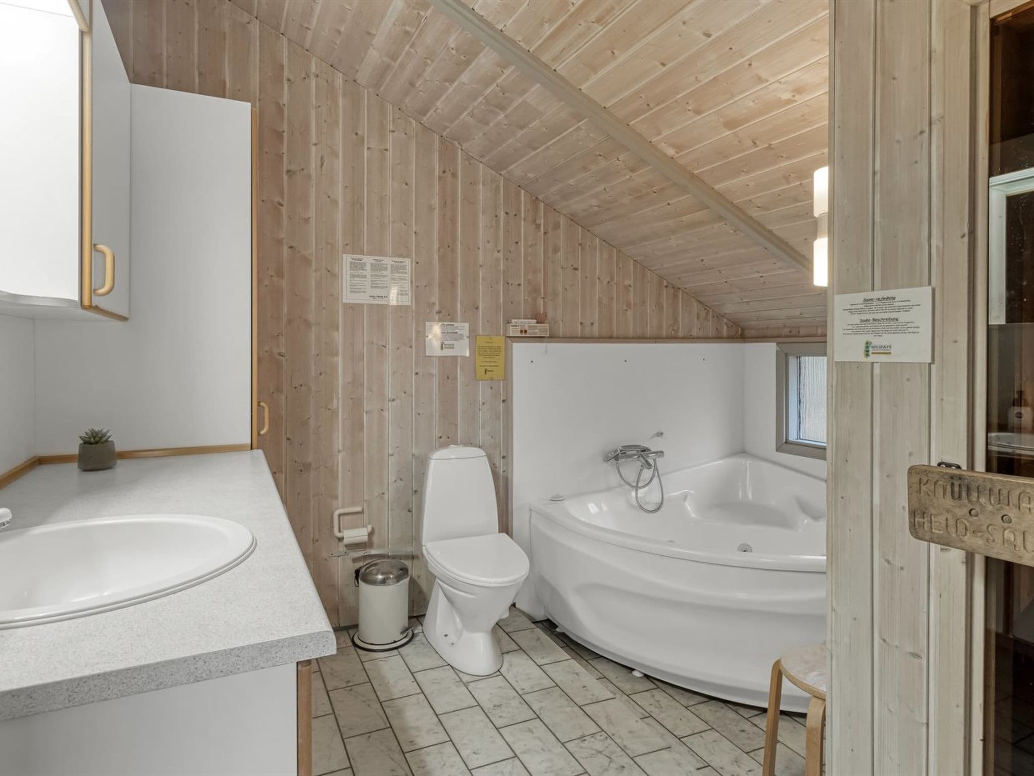 Bathroom / Wellness