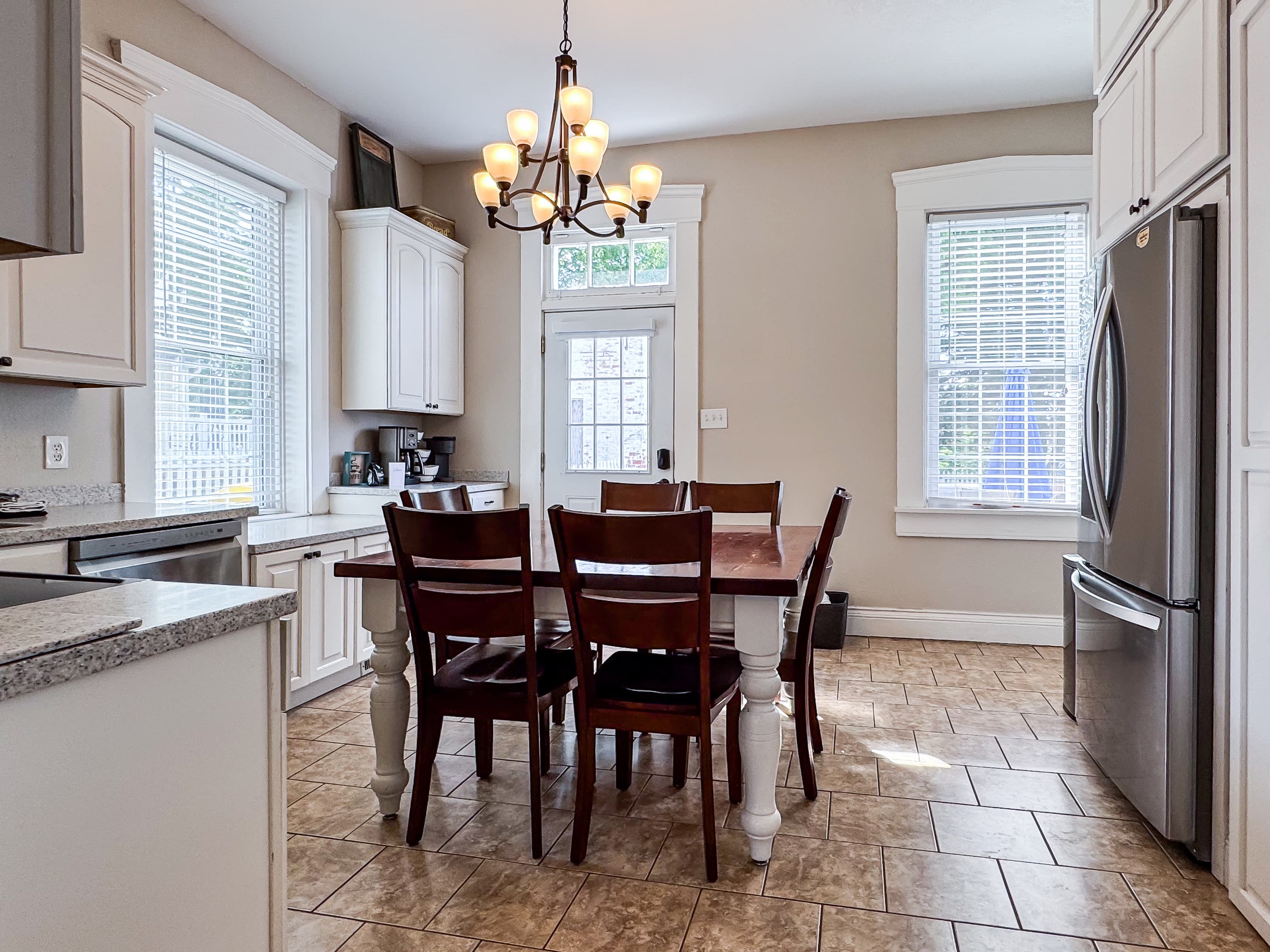 Modern designed spacious kitchen with large table with 6 chairs to enjoy family cooking with all the extra kitchen amenities at Mini Aussie Cottage.