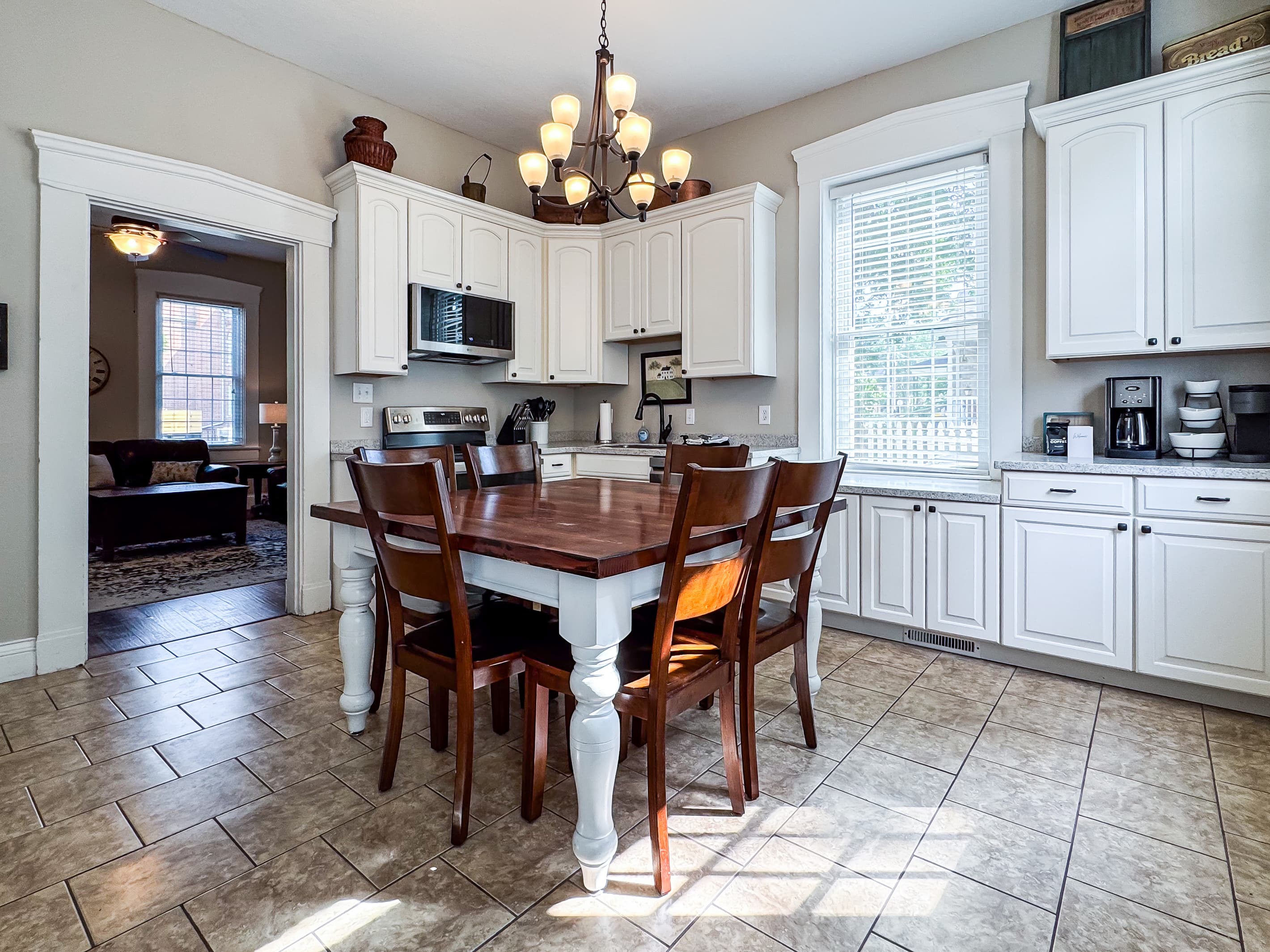Modern designed spacious kitchen with large table with 6 chairs to enjoy family cooking with all the extra kitchen amenities at Mini Aussie Cottage.