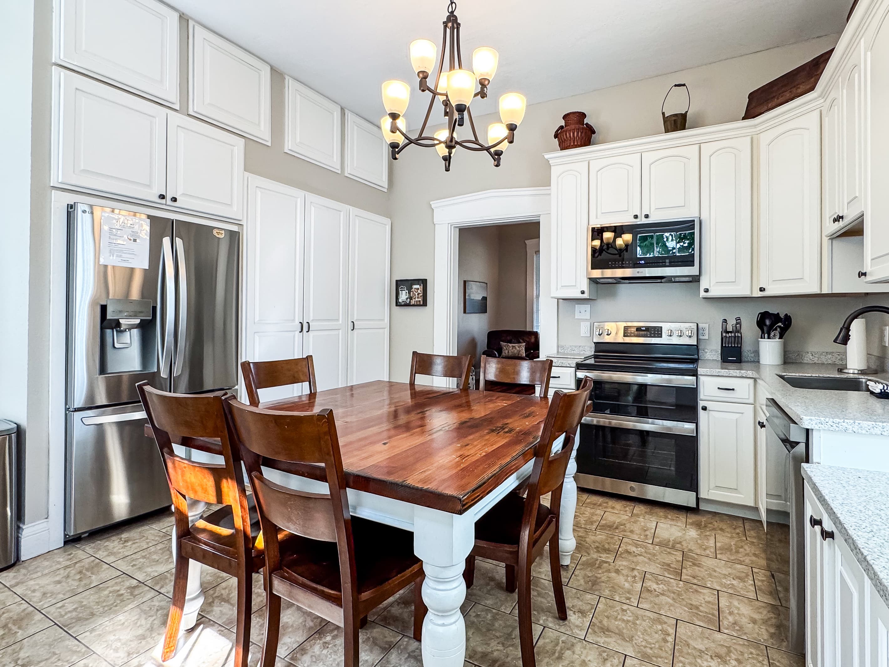 Modern designed spacious kitchen with large table with 6 chairs to enjoy family cooking with all the extra kitchen amenities at Mini Aussie Cottage.