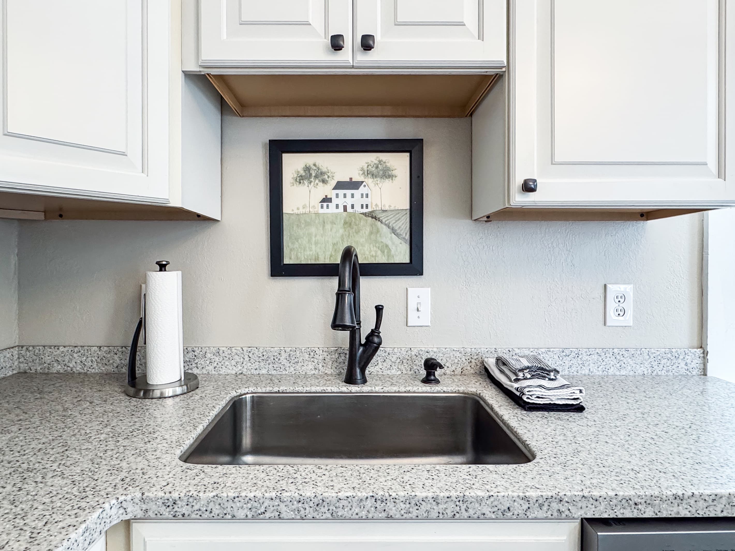 Modern designed spacious kitchen with large table with 6 chairs to enjoy family cooking with all the extra kitchen amenities at Mini Aussie Cottage.