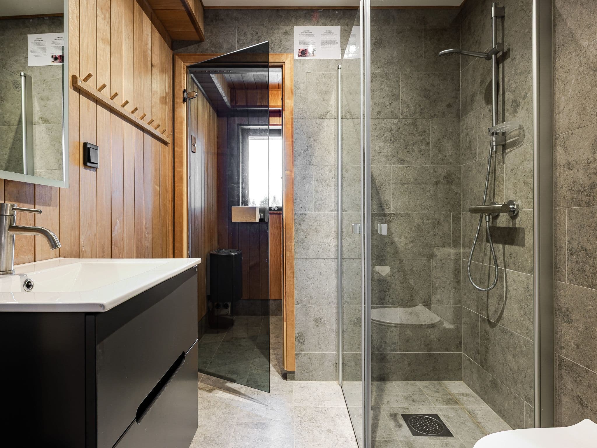 Bathroom / Wellness