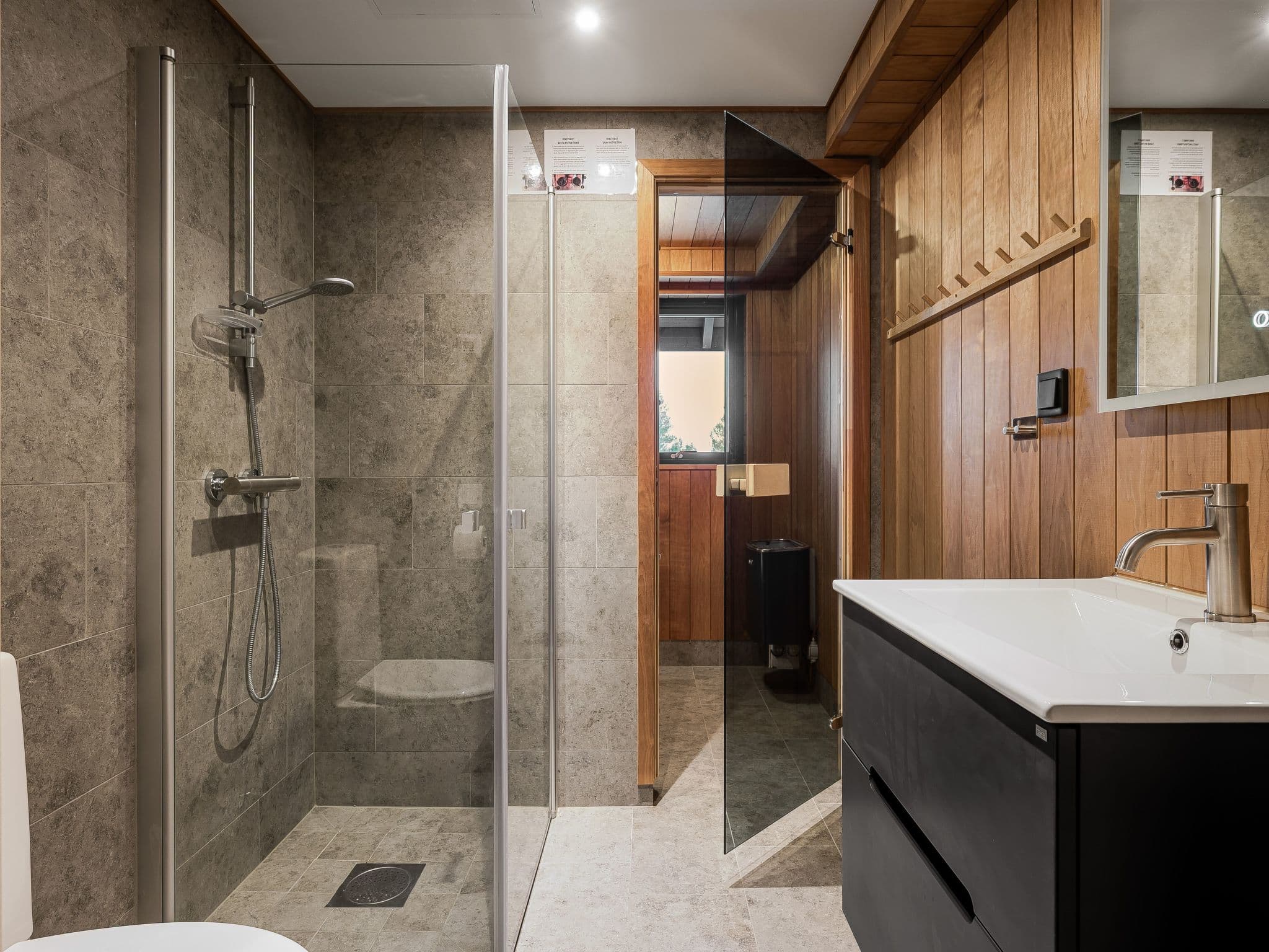 Bathroom / Wellness