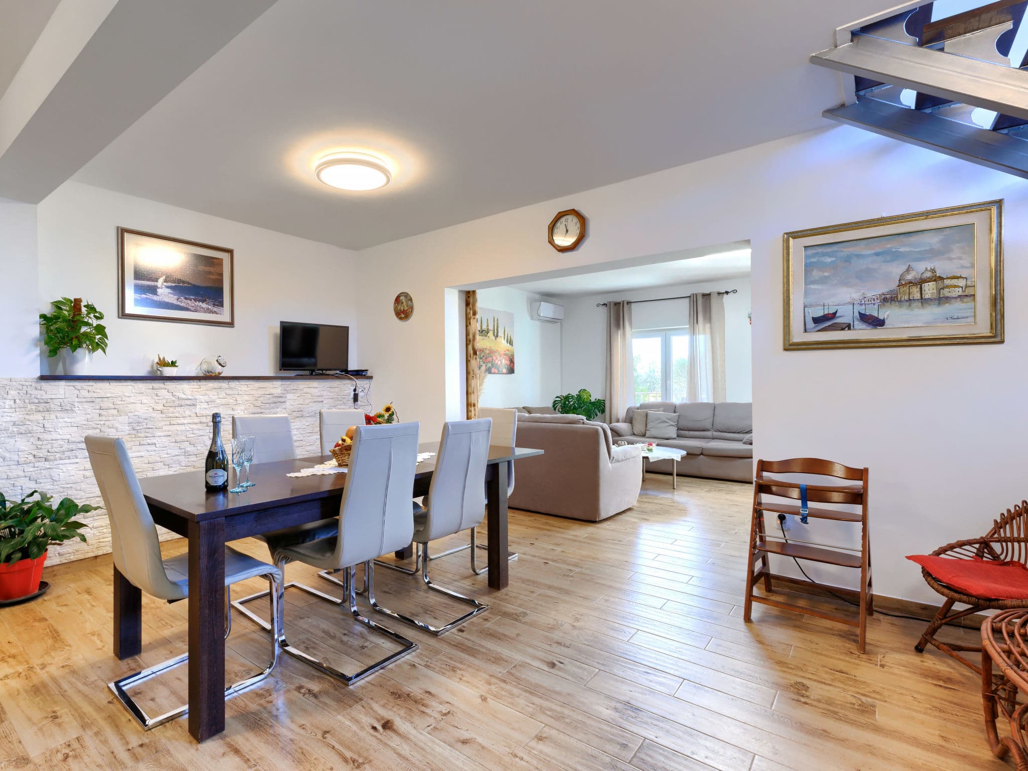 Kitchen / Dining Room