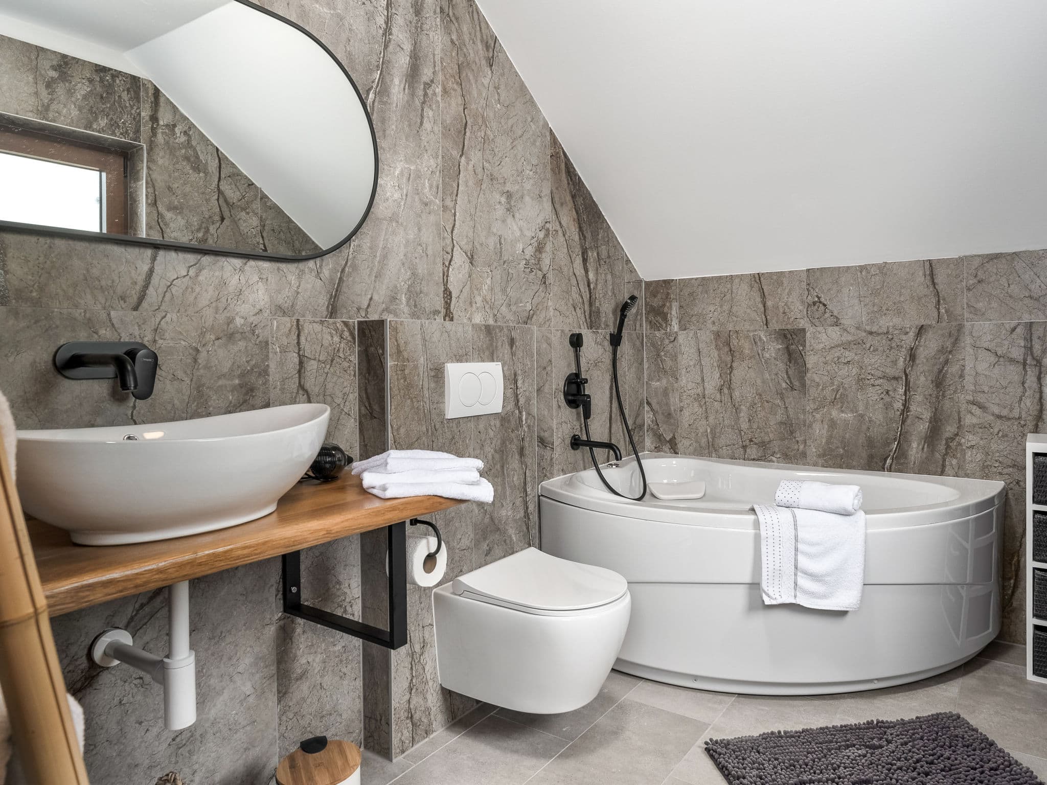 Bathroom / Wellness