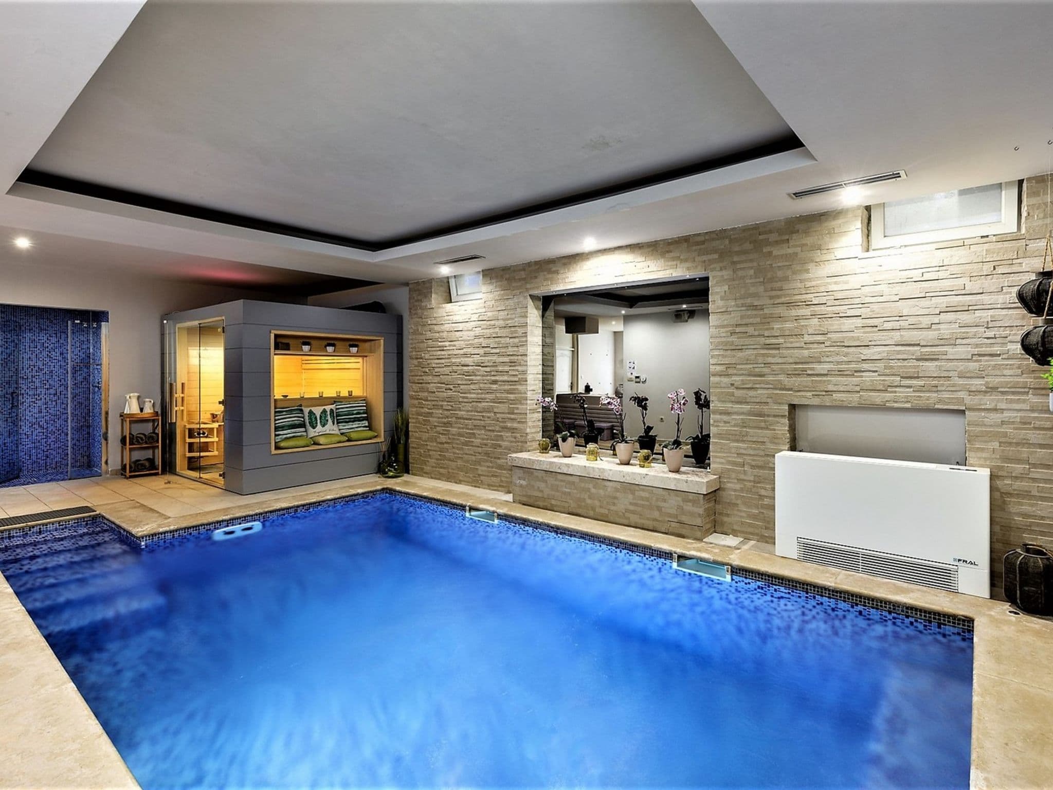 Pool Indoor