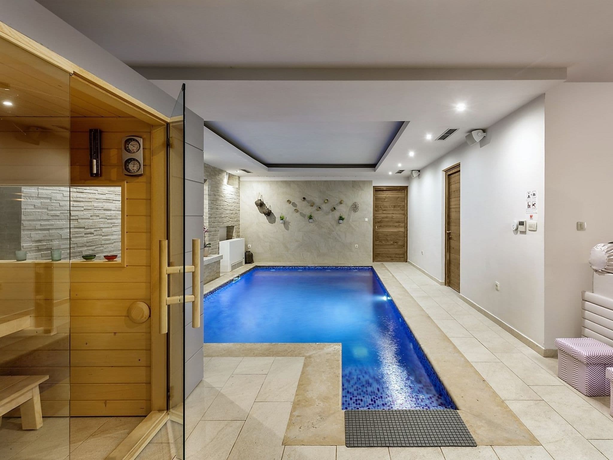 Pool Indoor