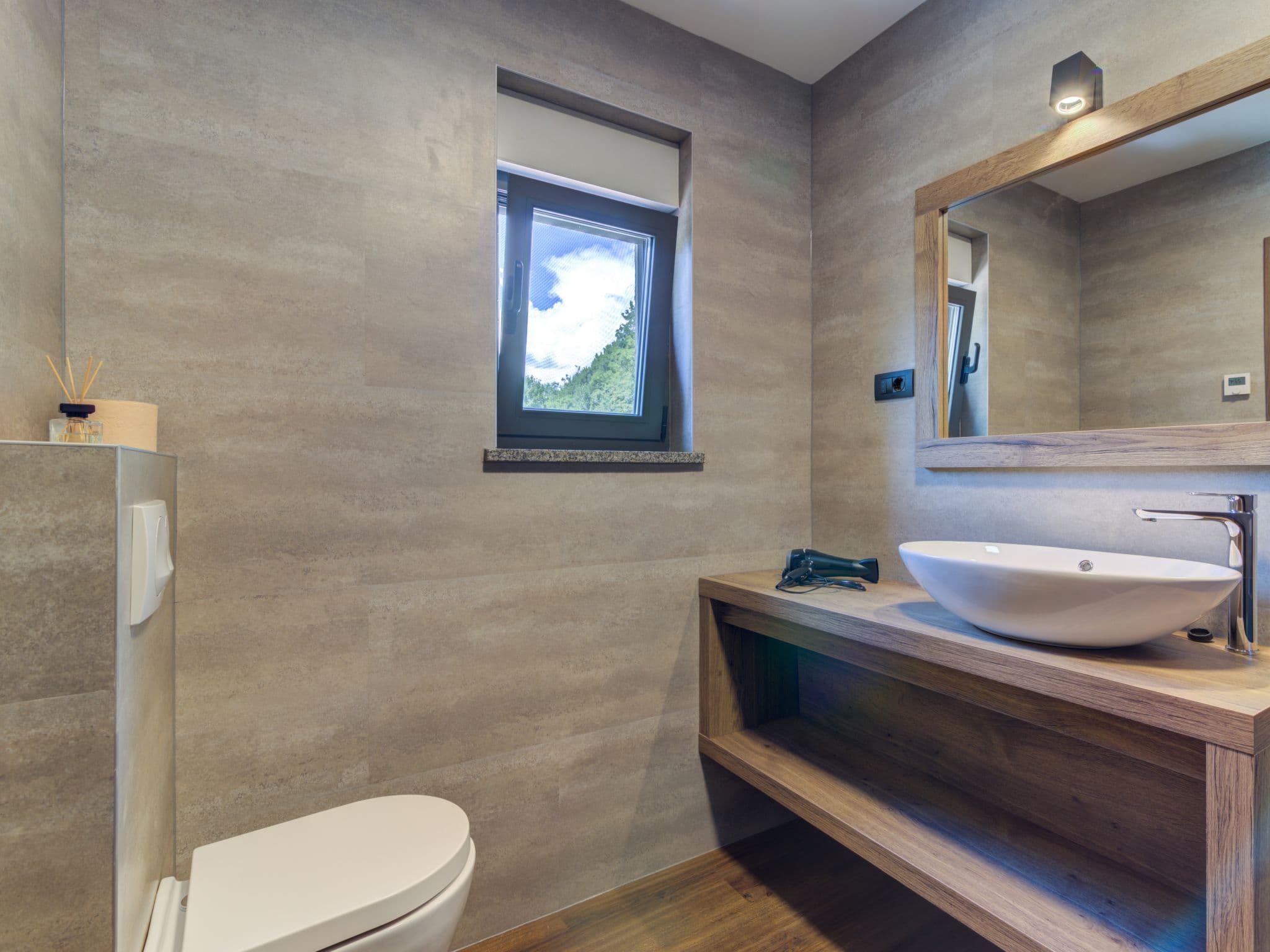 Bathroom / Wellness