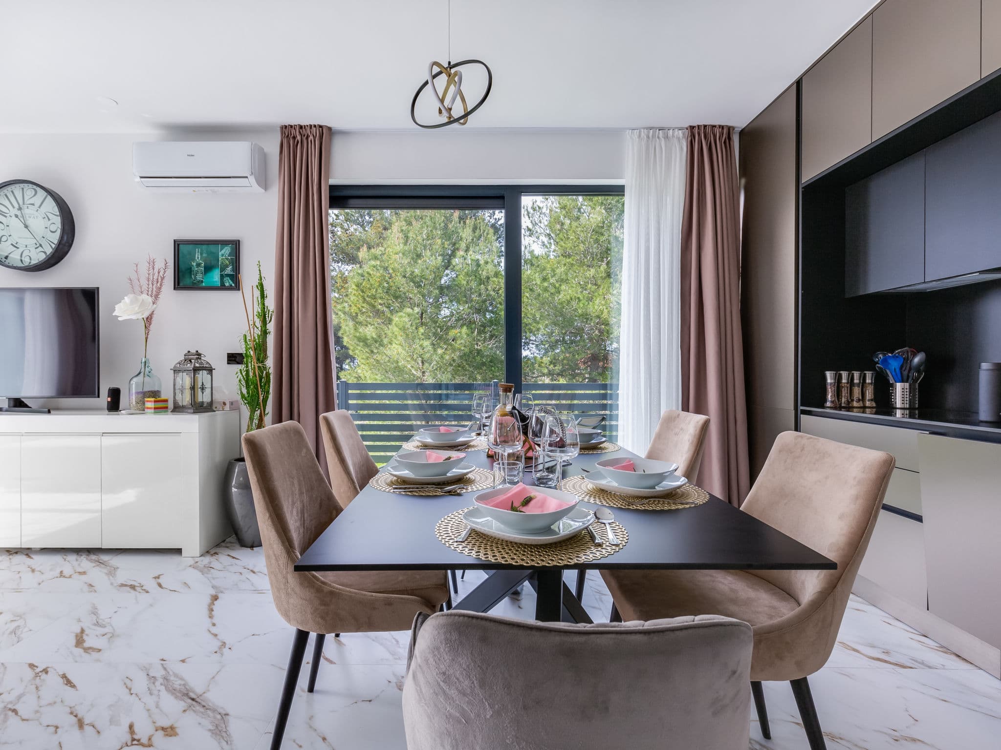 Kitchen / Dining Room