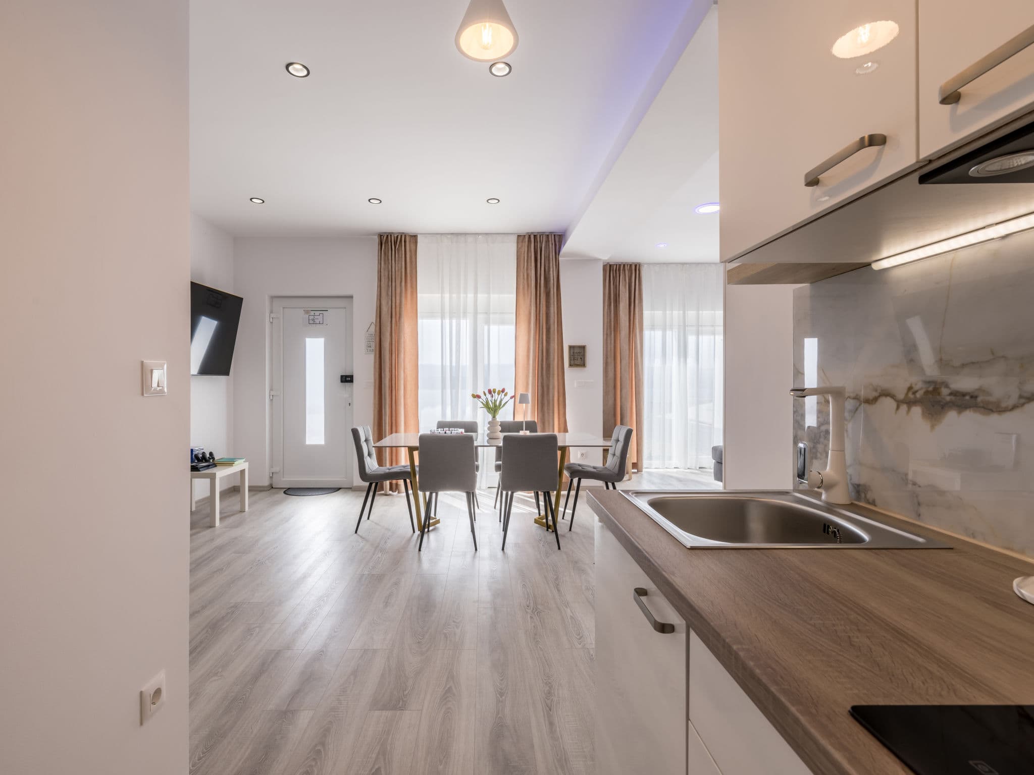 Kitchen / Dining Room